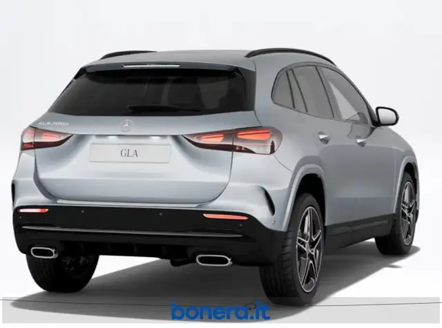 Mercedes-Benz Gla view 4