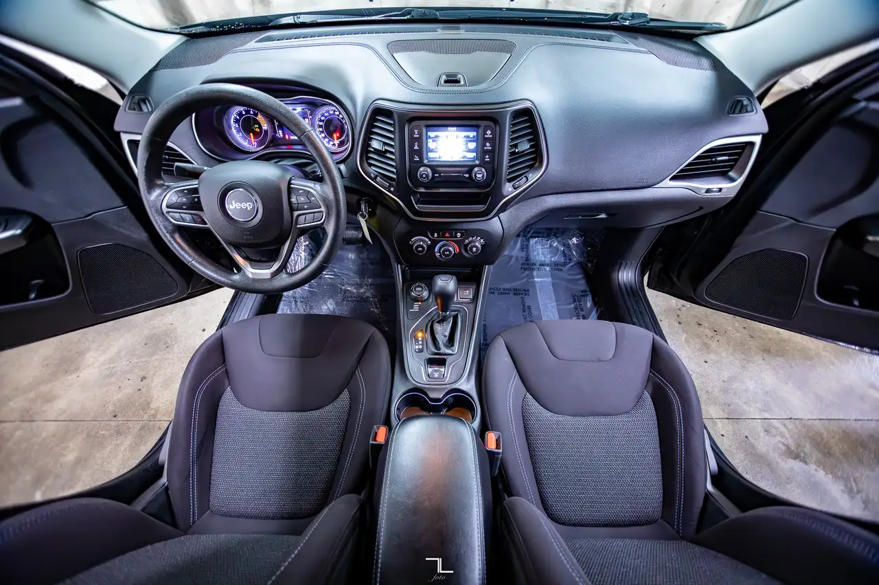 Jeep Cherokee снимка Jeep Cherokee