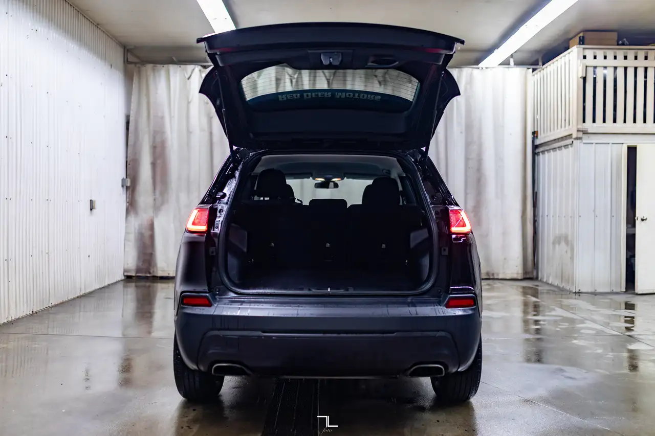 Jeep Cherokee снимка Jeep Cherokee
