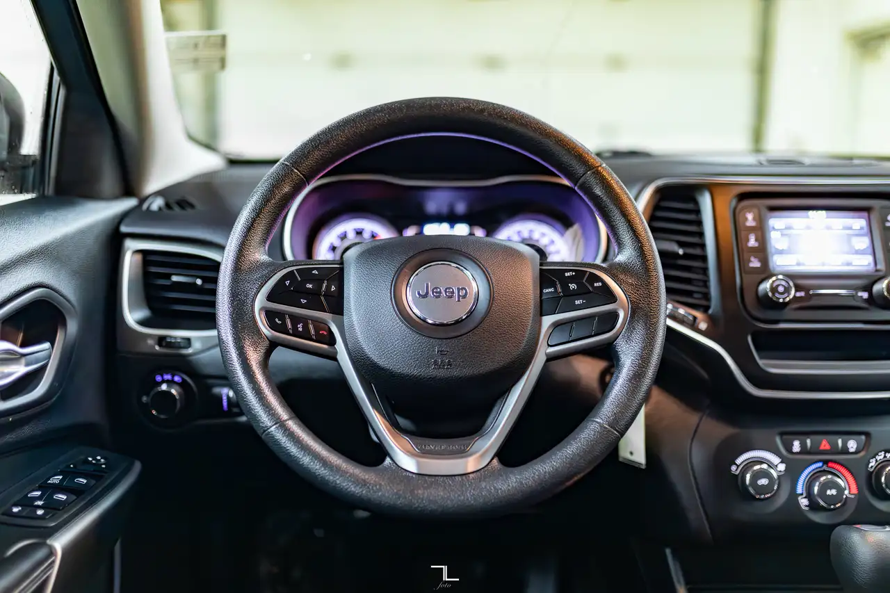 Jeep Cherokee снимка Jeep Cherokee