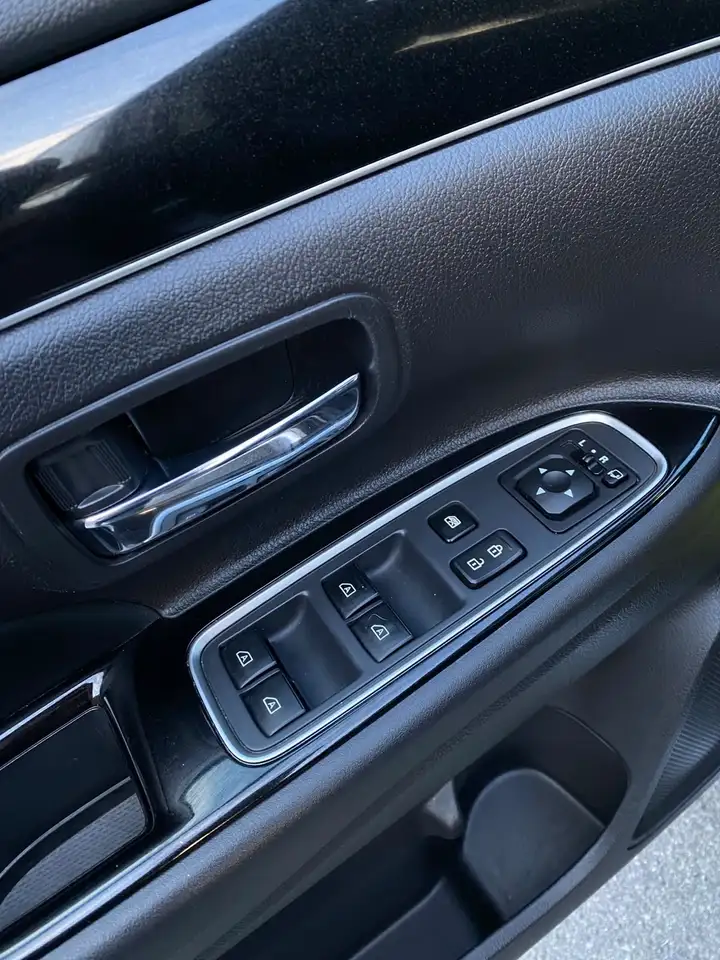 Mitsubishi Outlander photo Mitsubishi Outlander