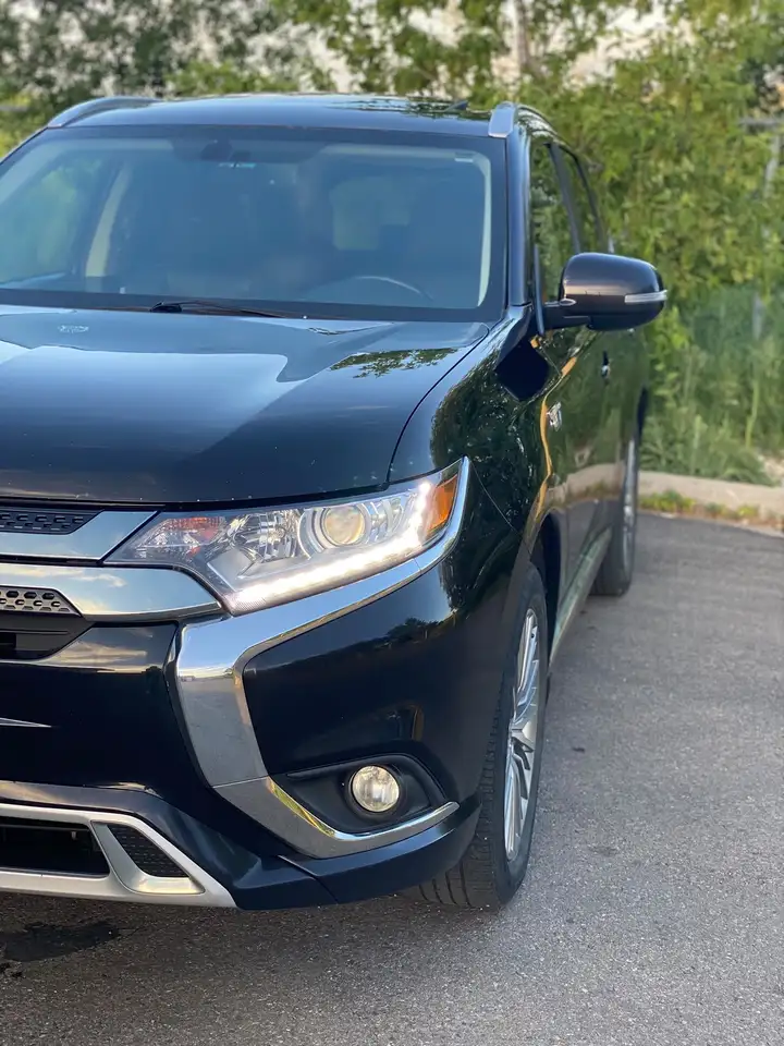 Mitsubishi Outlander photo Mitsubishi Outlander