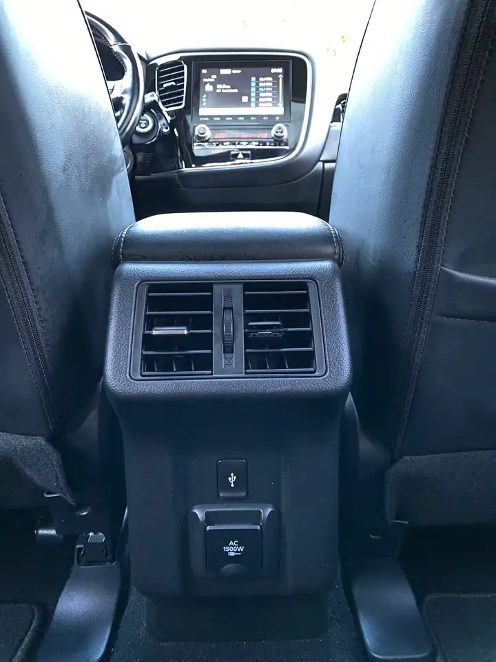 Mitsubishi Outlander photo Mitsubishi Outlander