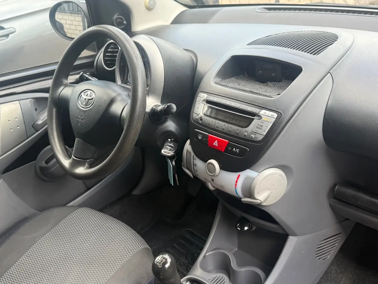 Toyota Aygo 1.0-12V + Airco Nap 5d Nieuwe Apk Zwart - 2