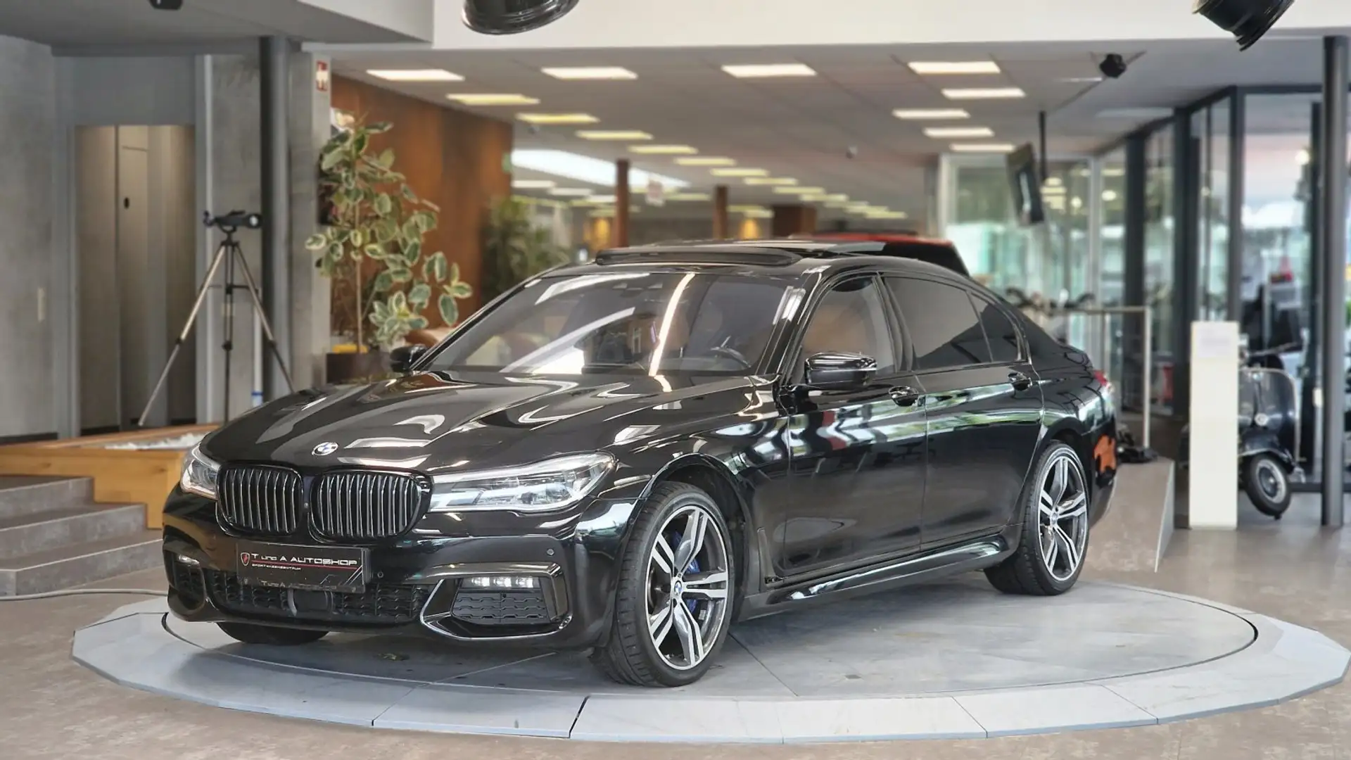 BMW 750 Li xDrive M-Paket Aut. *Head-up*Pano*360°*Luftfede Noir - 1