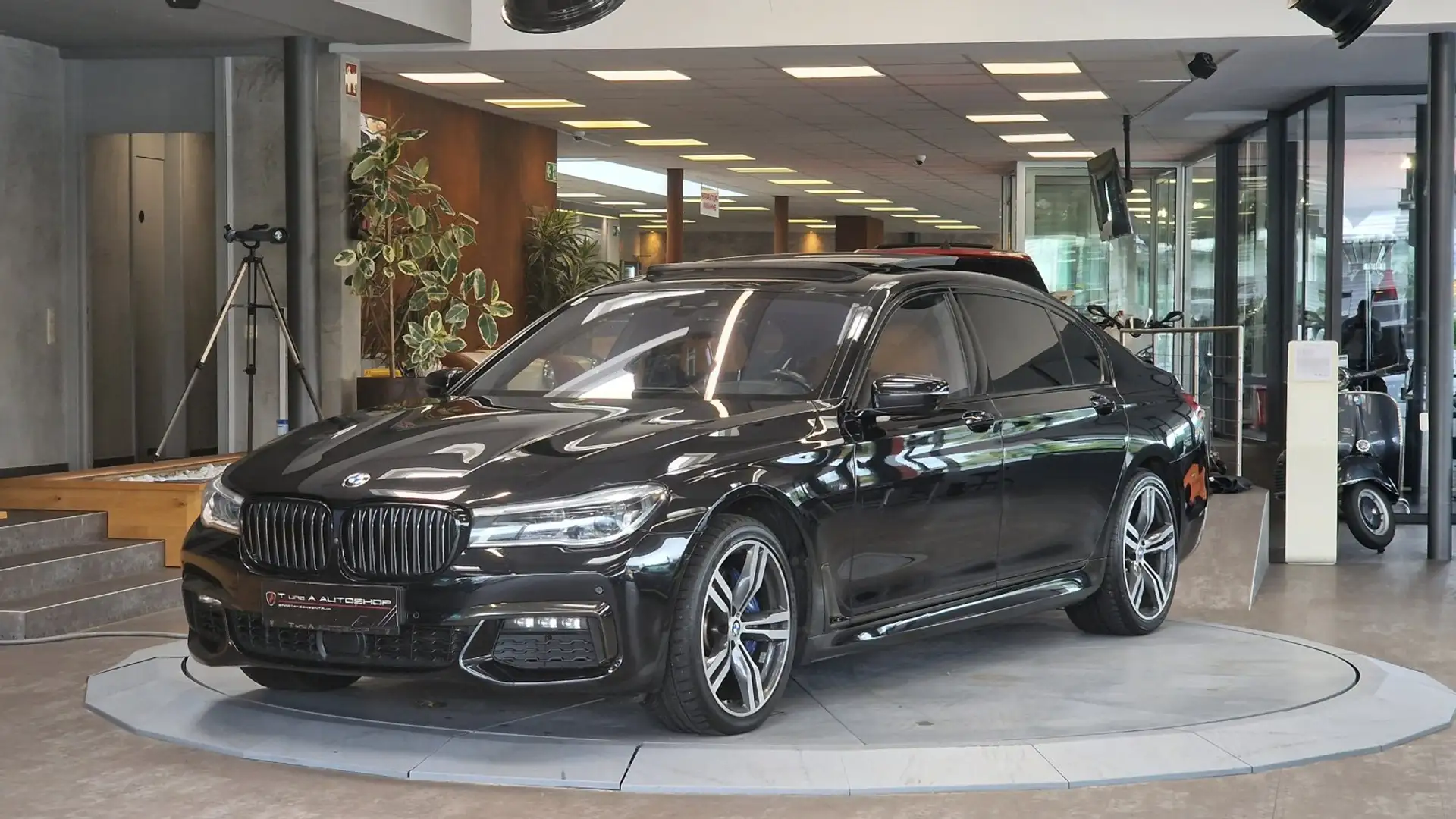 BMW 750 Li xDrive M-Paket Aut. *Head-up*Pano*360°*Luftfede Noir - 2