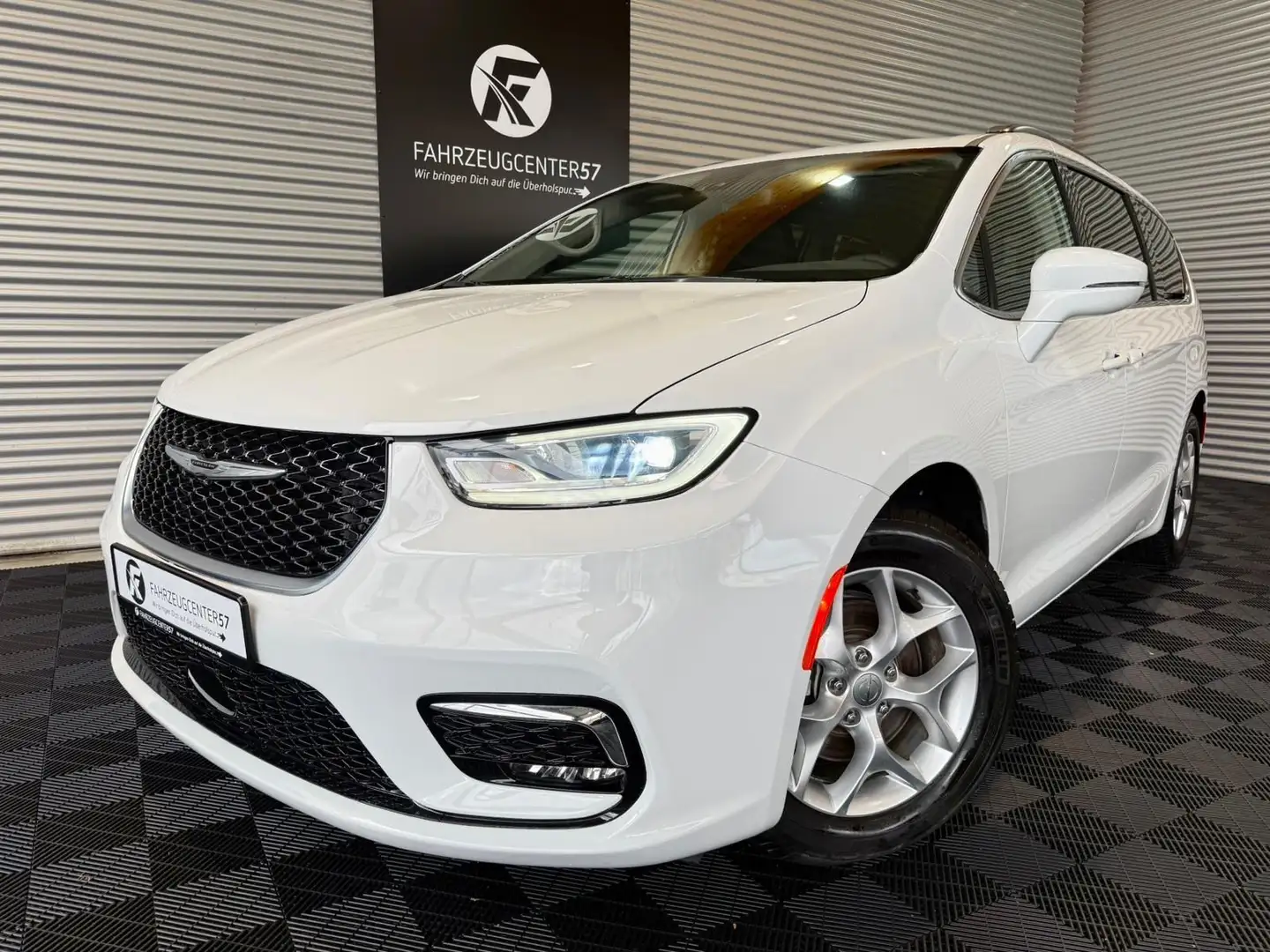 Chrysler Pacifica 3.6L /7-SITZER/360°/ACC/LED/CARPLAY/TV Weiß - 1