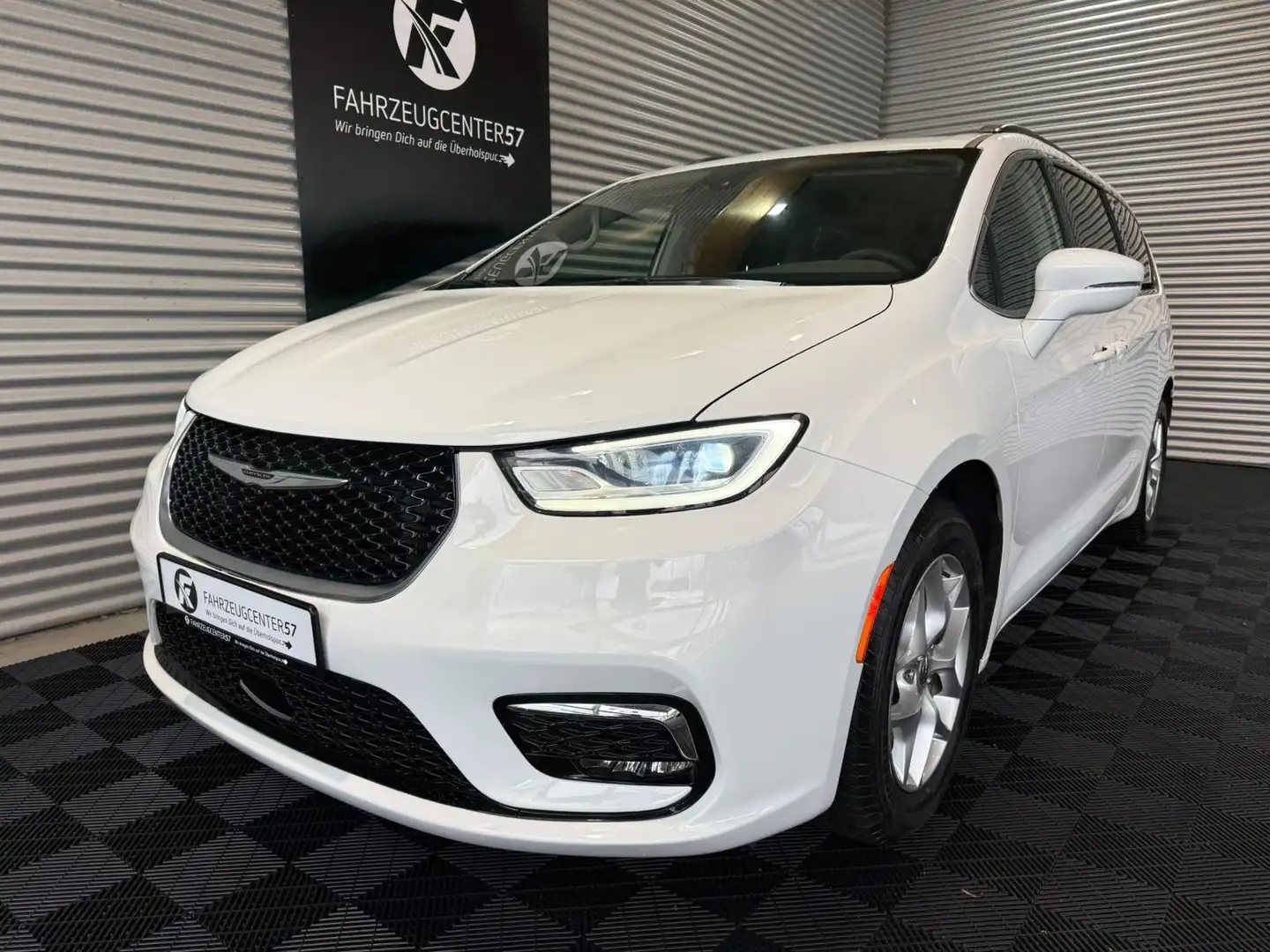 Chrysler Pacifica 3.6L /7-SITZER/360°/ACC/LED/CARPLAY/TV Weiß - 2