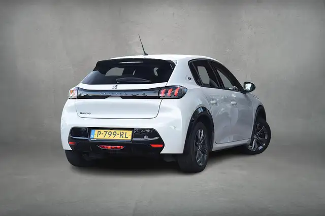 Peugeot E-208 view 3