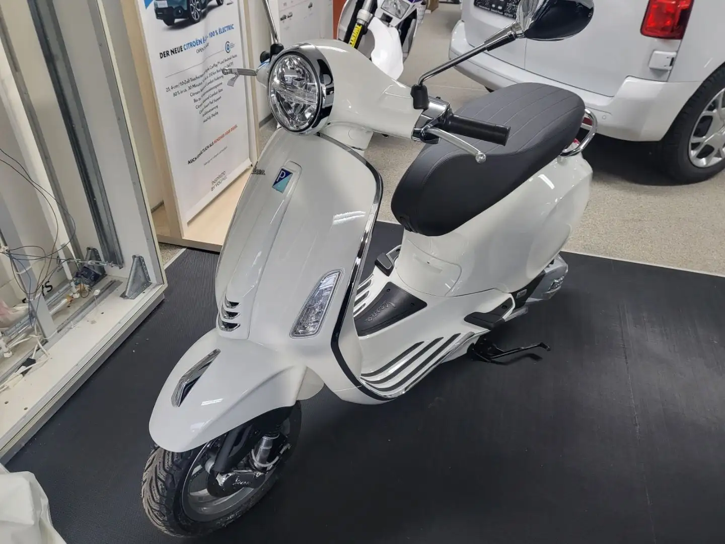 Vespa Primavera 50 E5 + Verde Amabile ,Bianco auf Lage Verde - 2