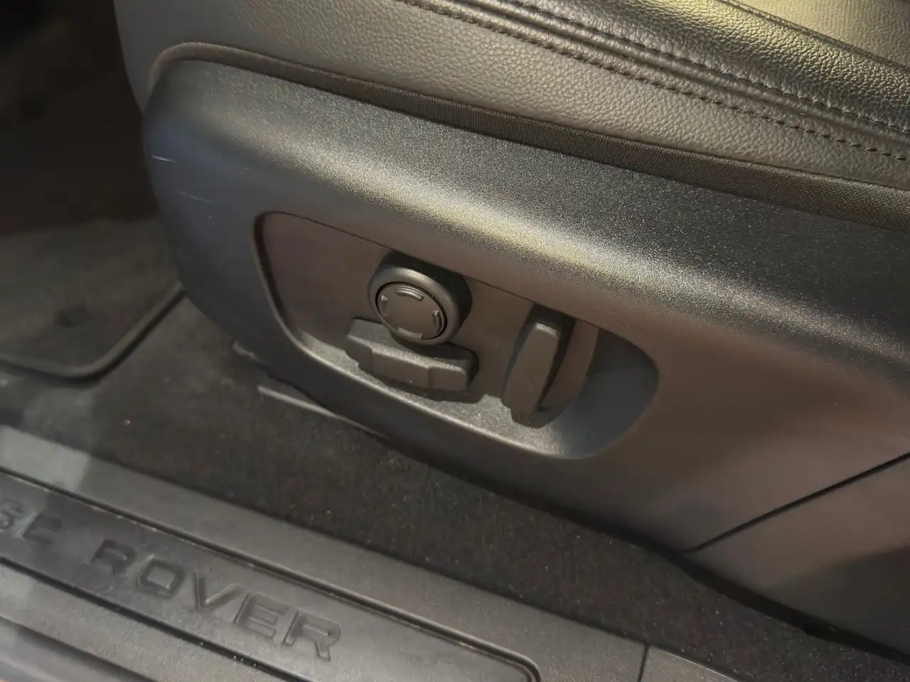 Land Rover Range Rover Evoque photo Land Rover Range Rover Evoque