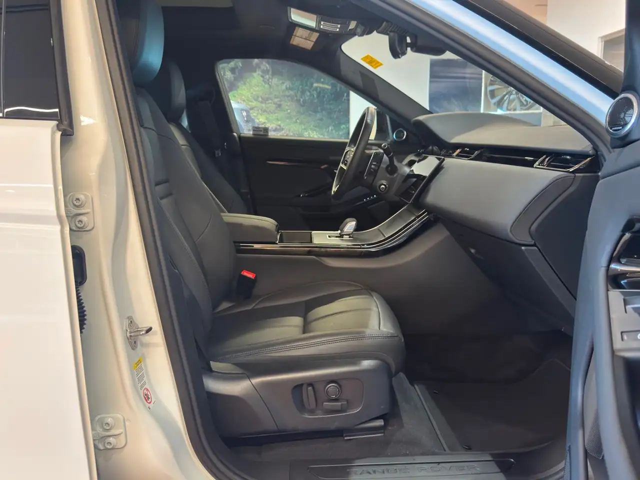 Land Rover Range Rover Evoque photo Land Rover Range Rover Evoque