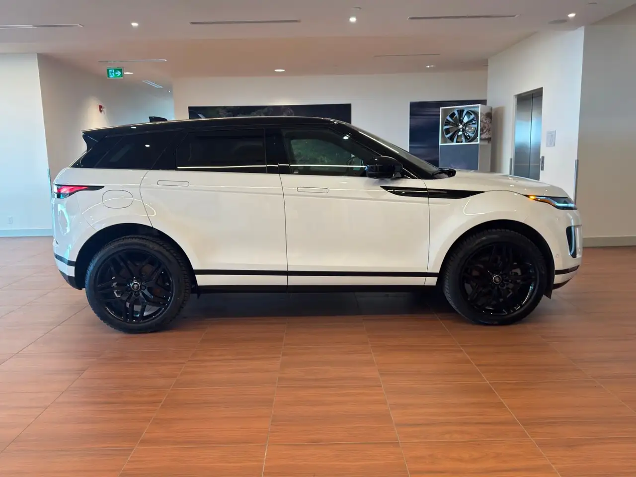Land Rover Range Rover Evoque photo Land Rover Range Rover Evoque