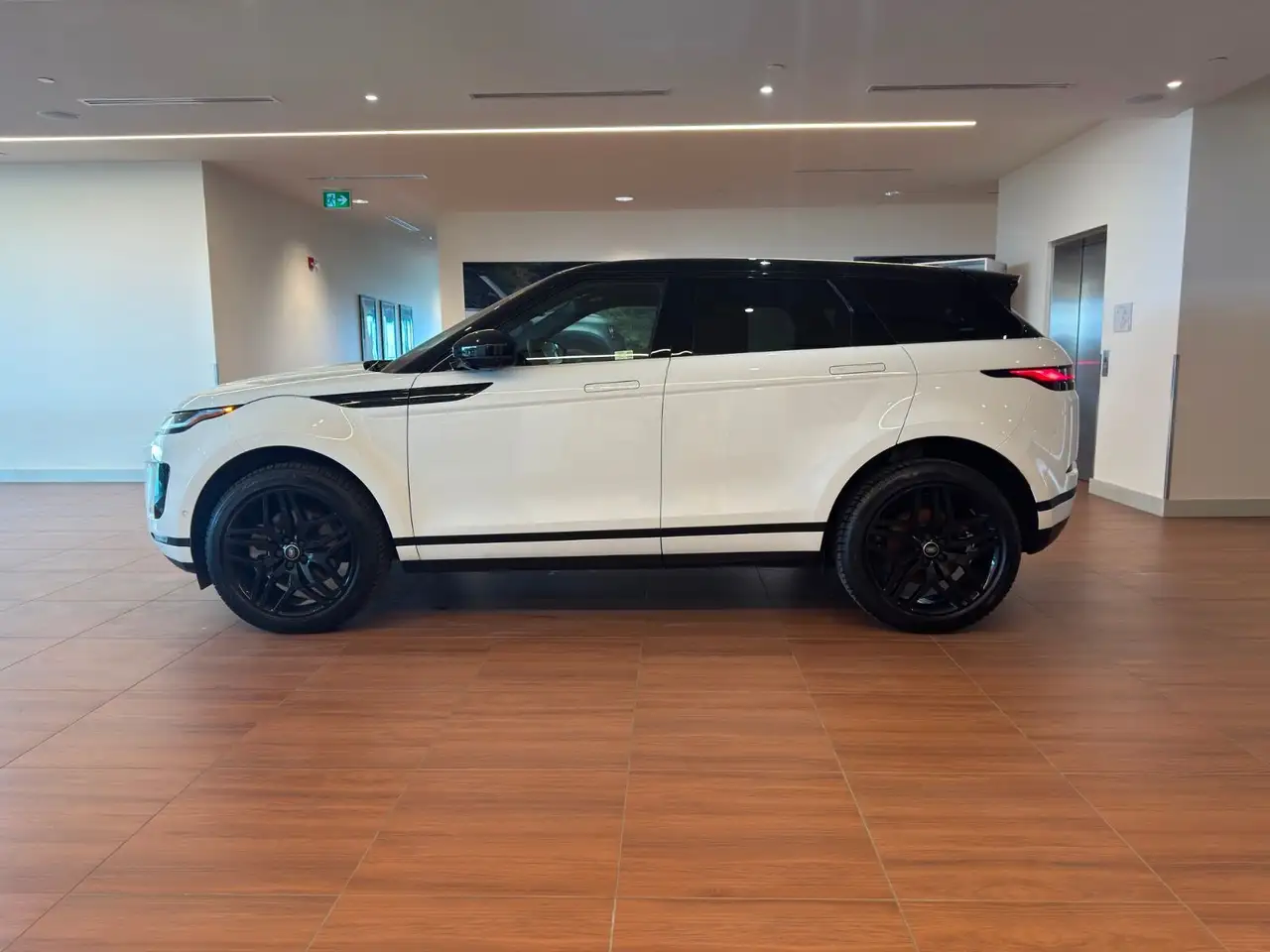 Land Rover Range Rover Evoque photo Land Rover Range Rover Evoque