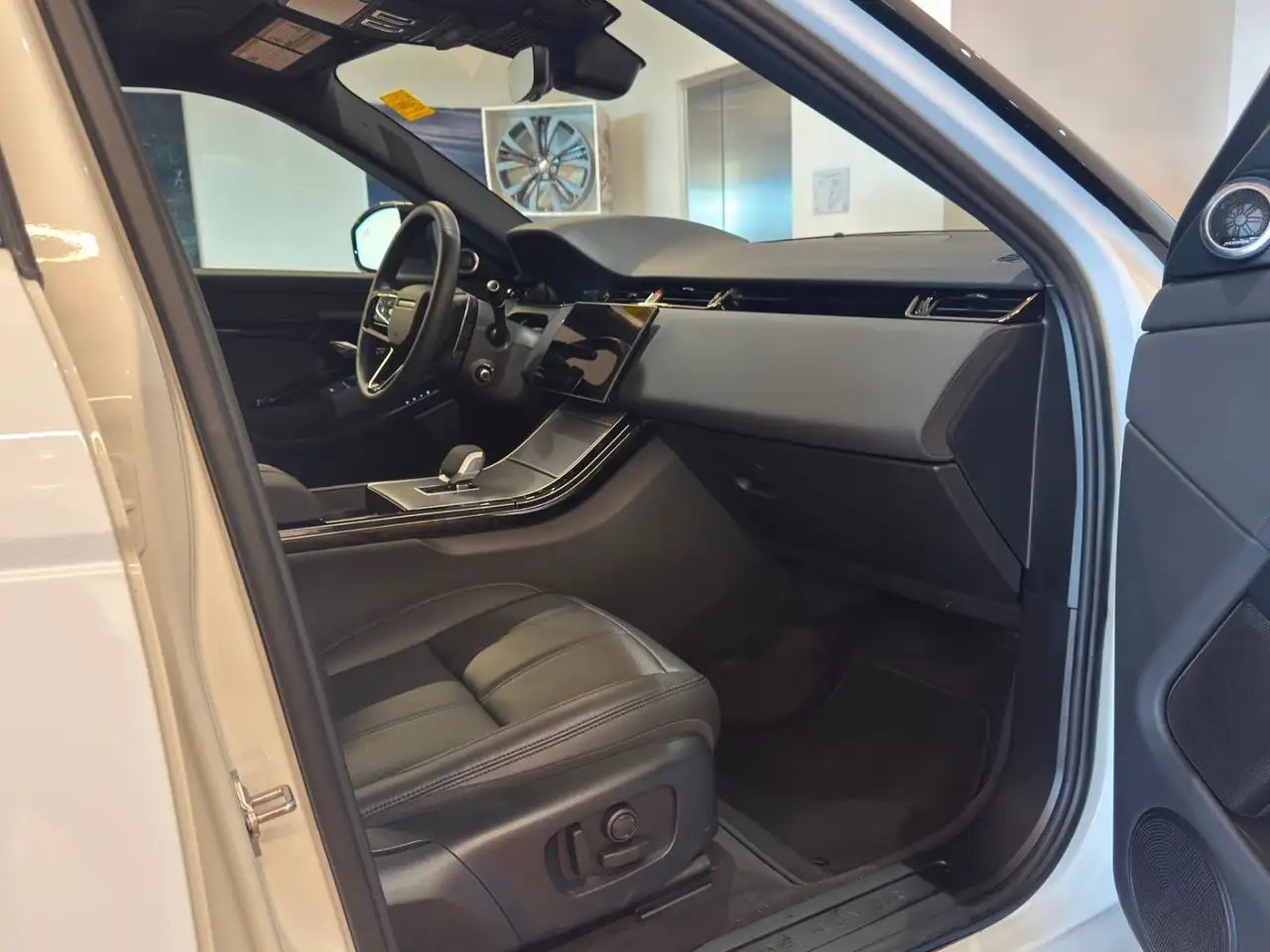 Land Rover Range Rover Evoque photo Land Rover Range Rover Evoque