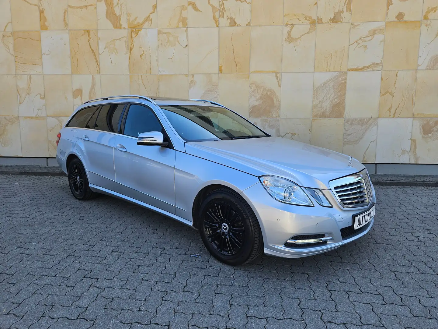 Mercedes-Benz E 220 E 220 CDI BlueEfficiency *NAVI*SCHIEBEDACH*SHZ* Gris - 1
