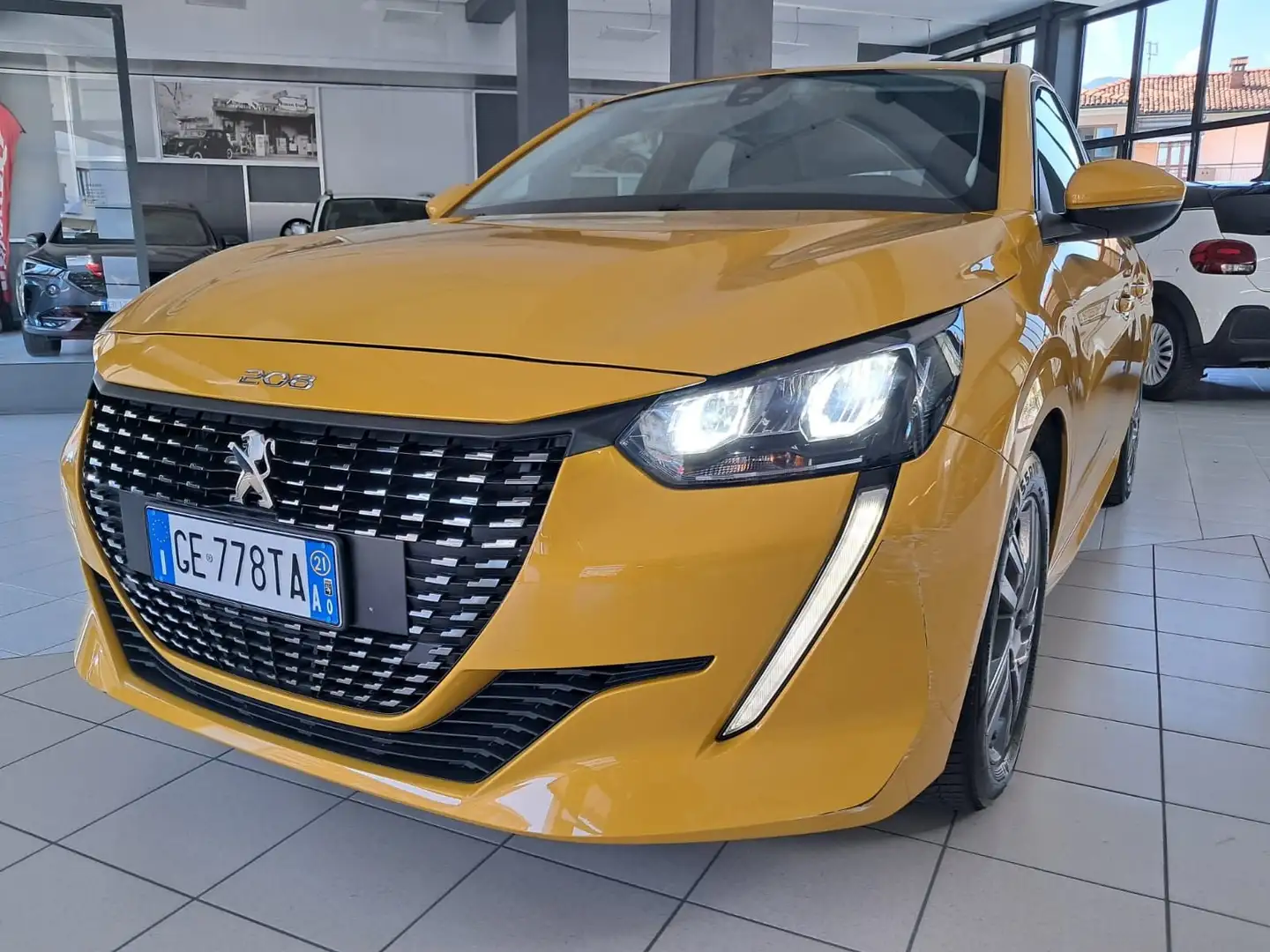 Peugeot 208 PureTech 100 Stop&Start 5 porte Active Pack Jaune - 1