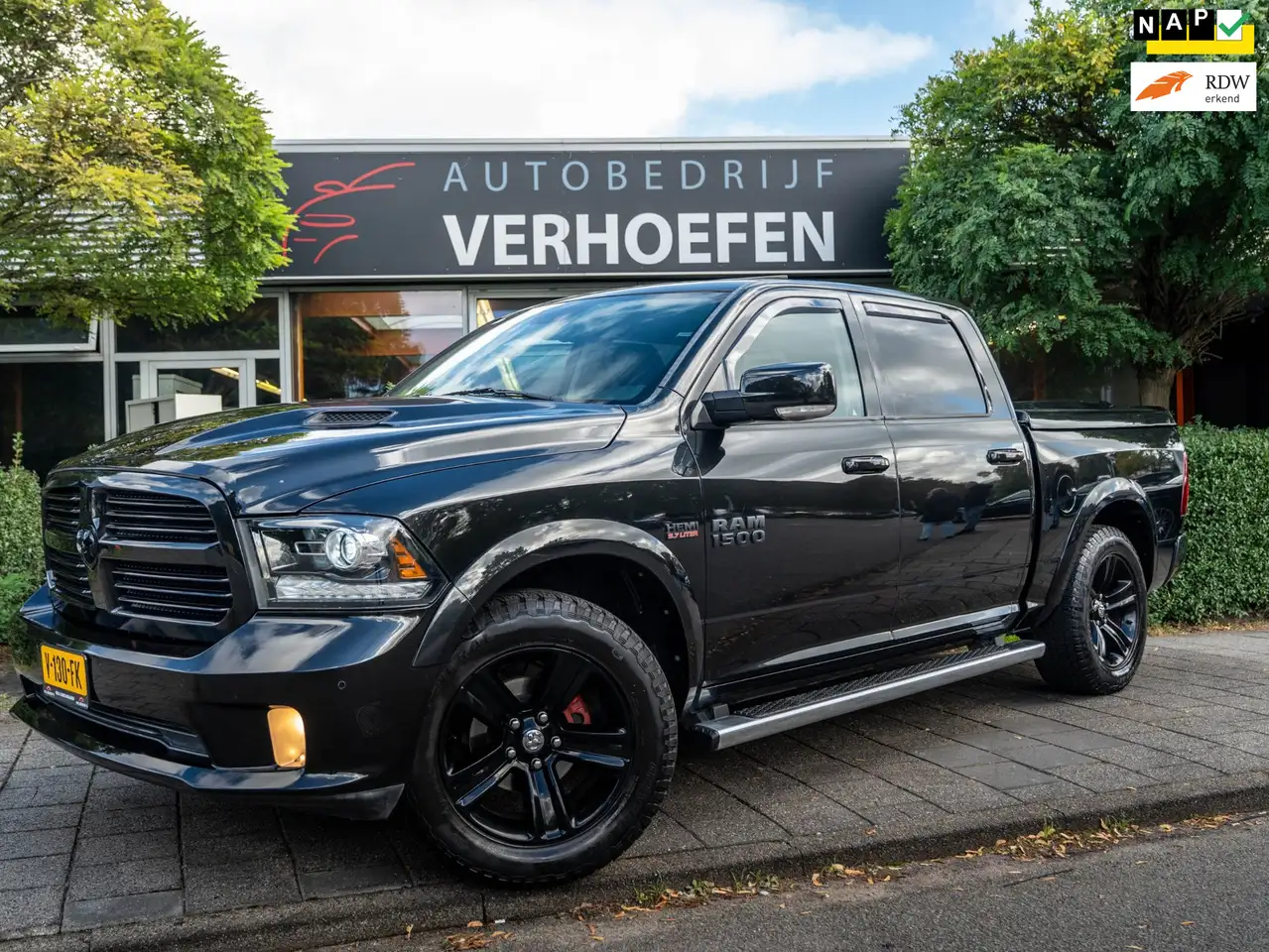 Dodge RAM 1500 5.7 V8 Crew Cab 5'7 | FULL OPTION | ORG NL | — photo 1 of 31