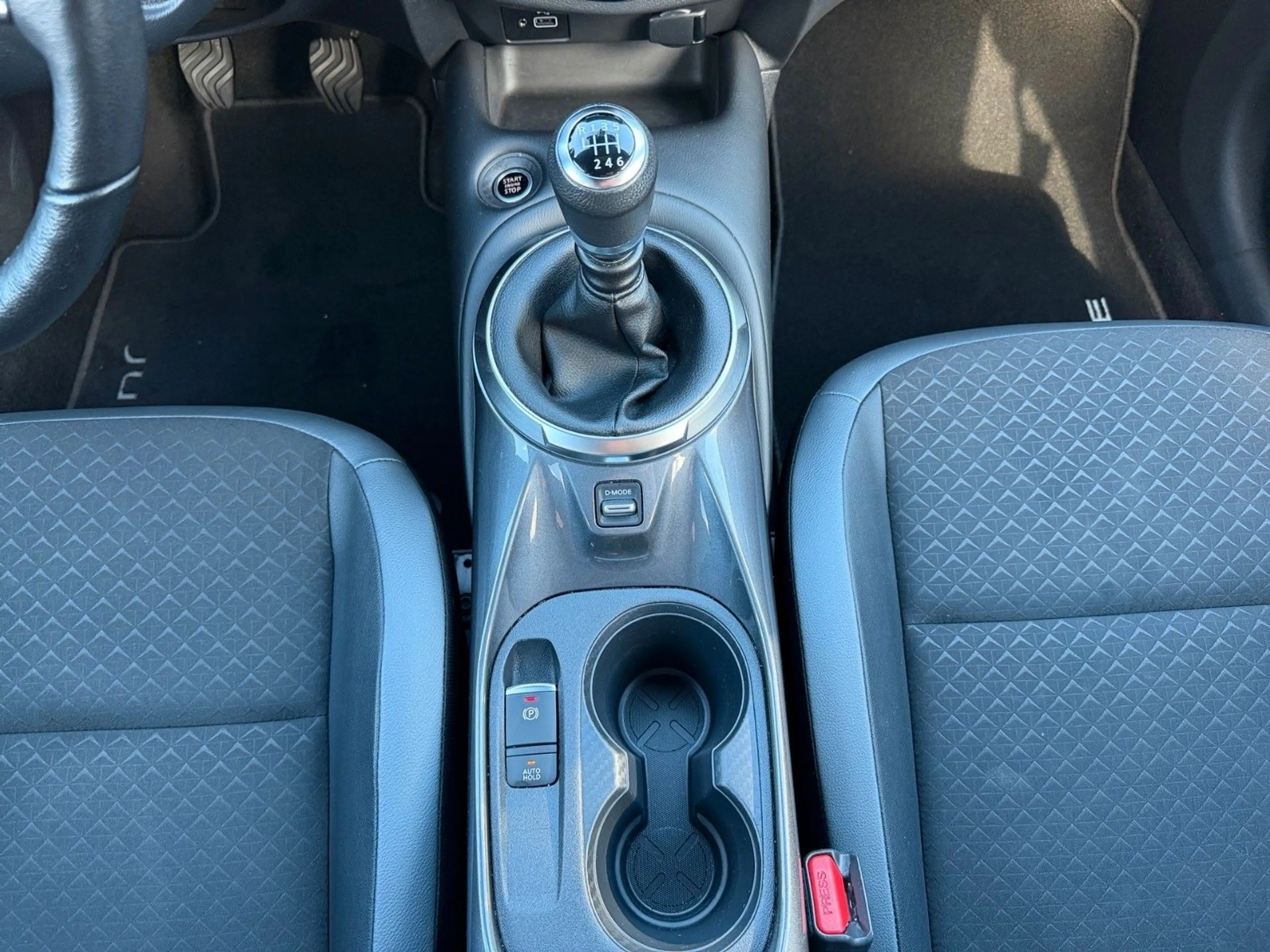 Nissan Juke 1.0 DIG-T N-Connecta 360° Navi 1.Hand — photo 13
