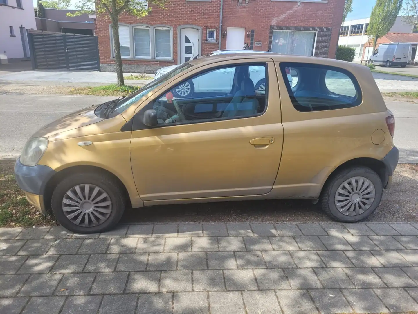 Toyota Yaris Yellow - 1
