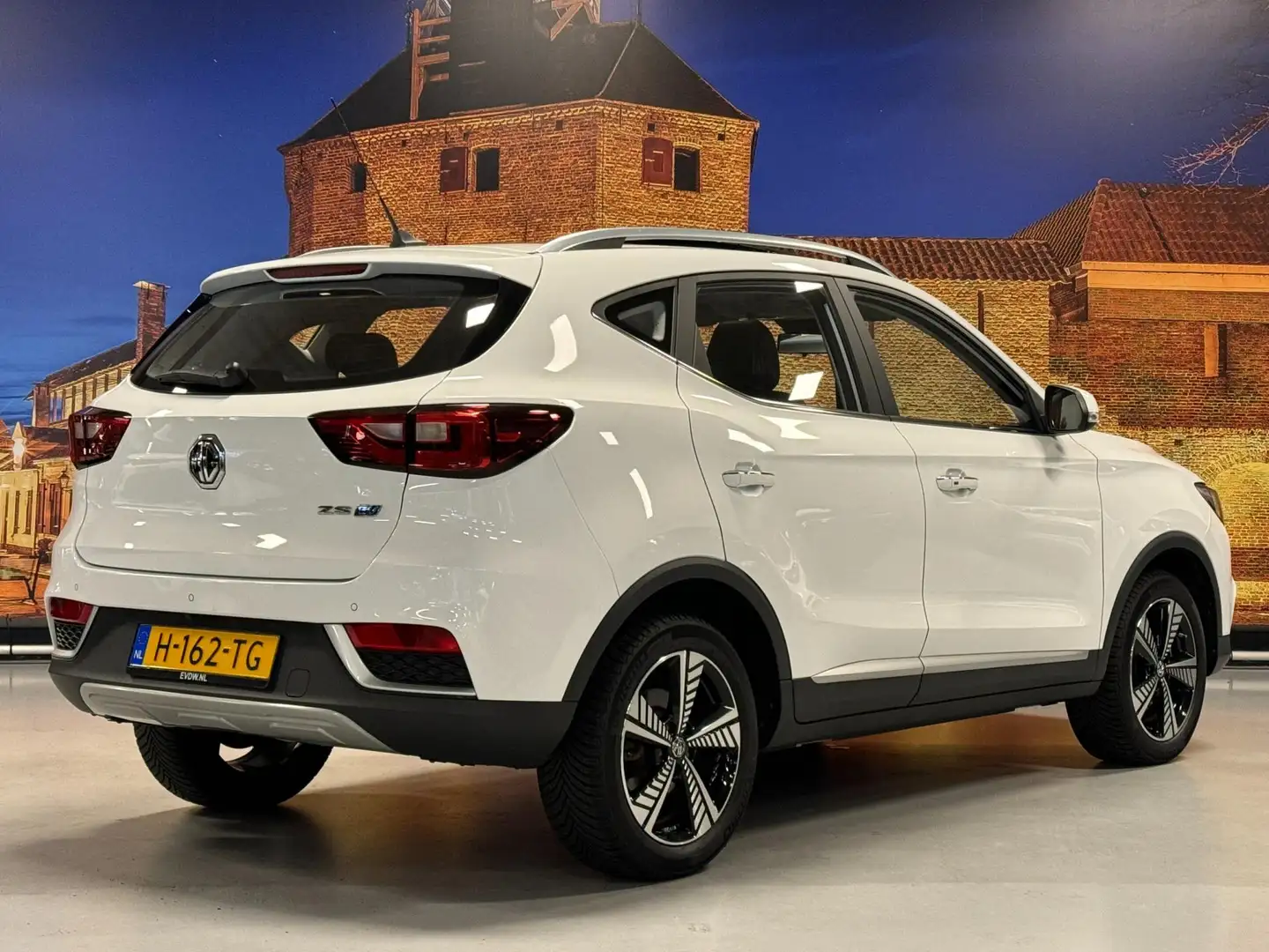 MG ZS EV Luxury 45 kWh Leer Panoramadak Camera ACC Wit - 2