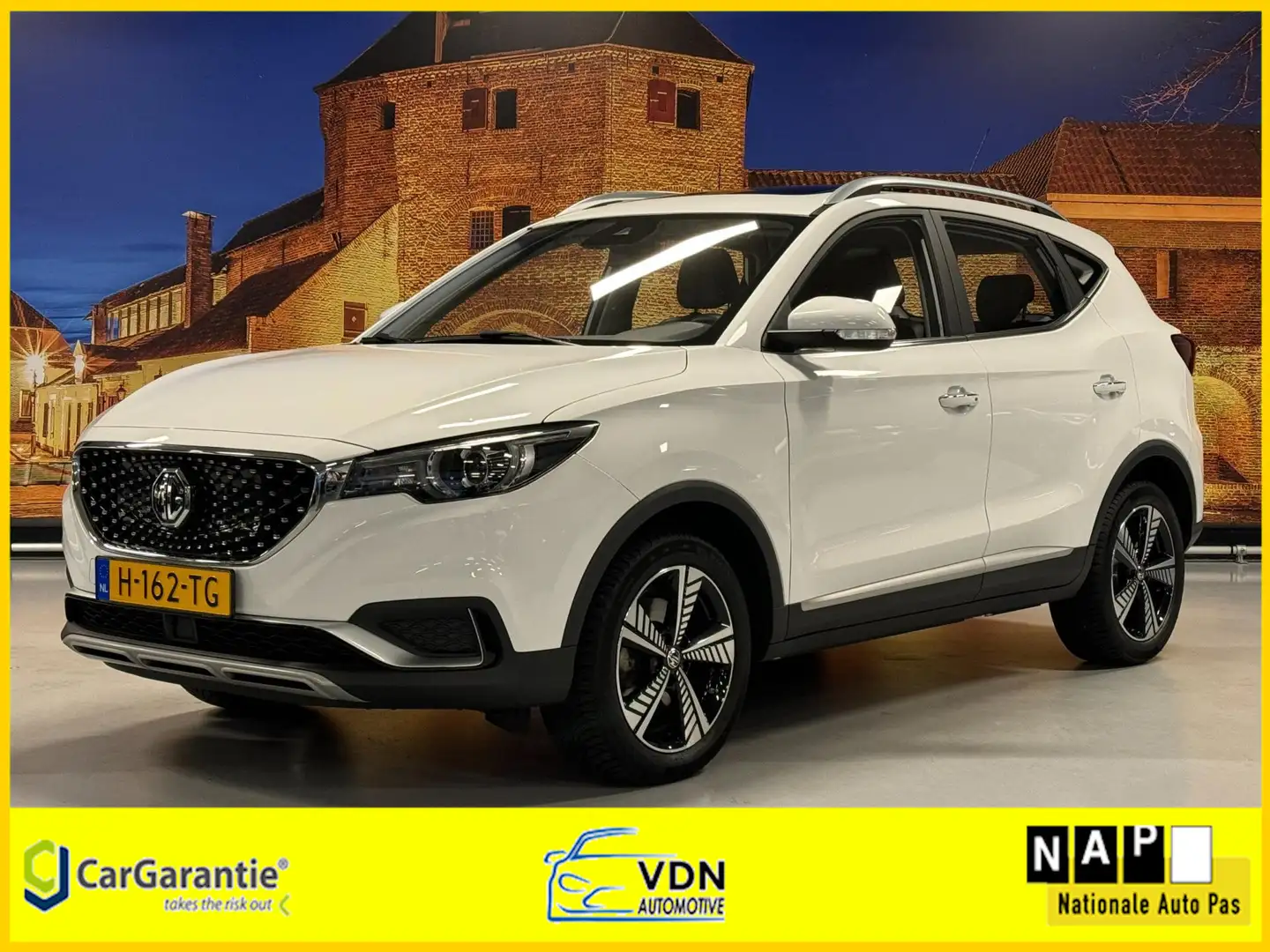 MG ZS EV Luxury 45 kWh Leer Panoramadak Camera ACC Wit - 1