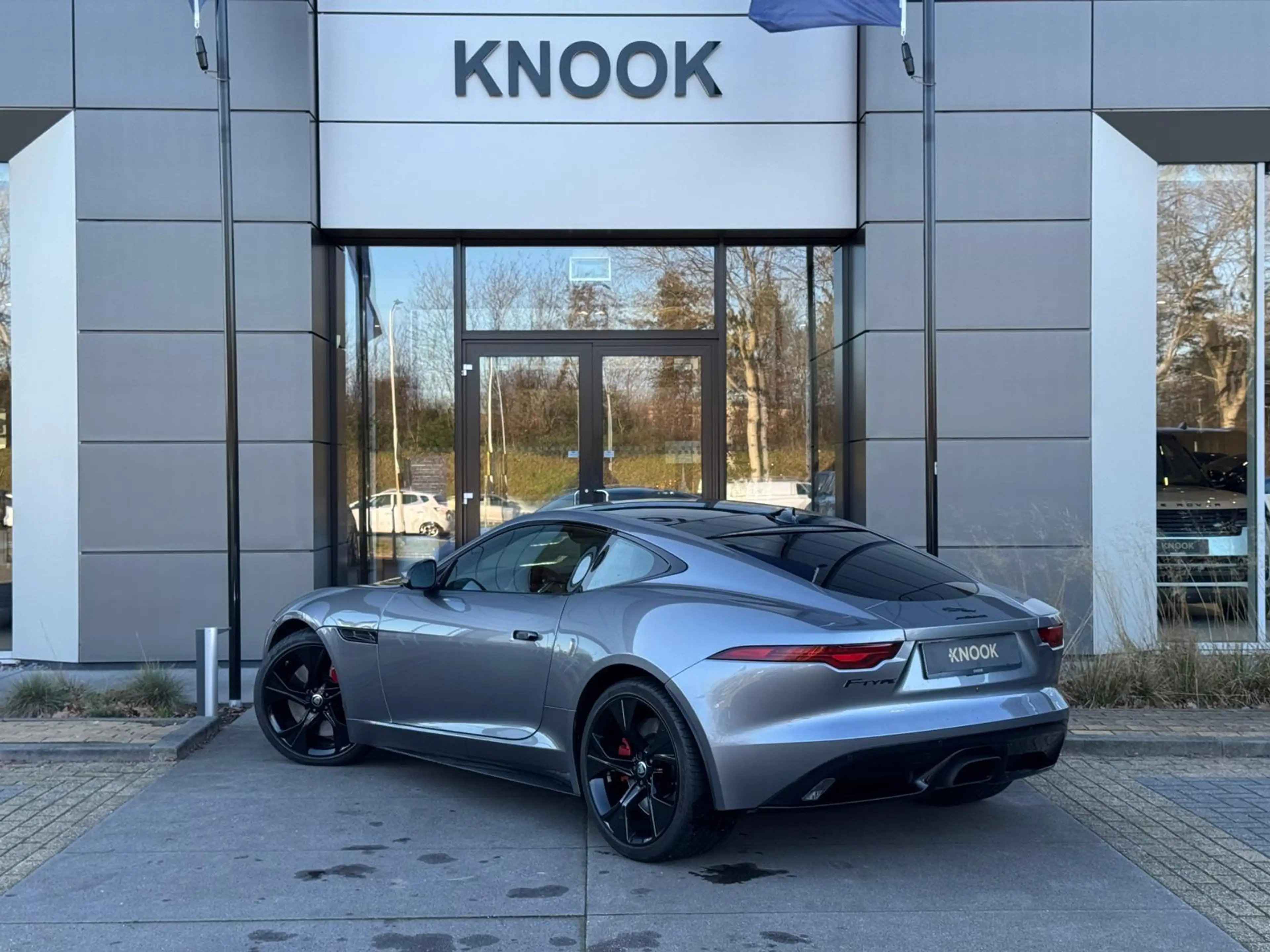 Jaguar F-Type P300 RWD R-Dynamic — photo 2