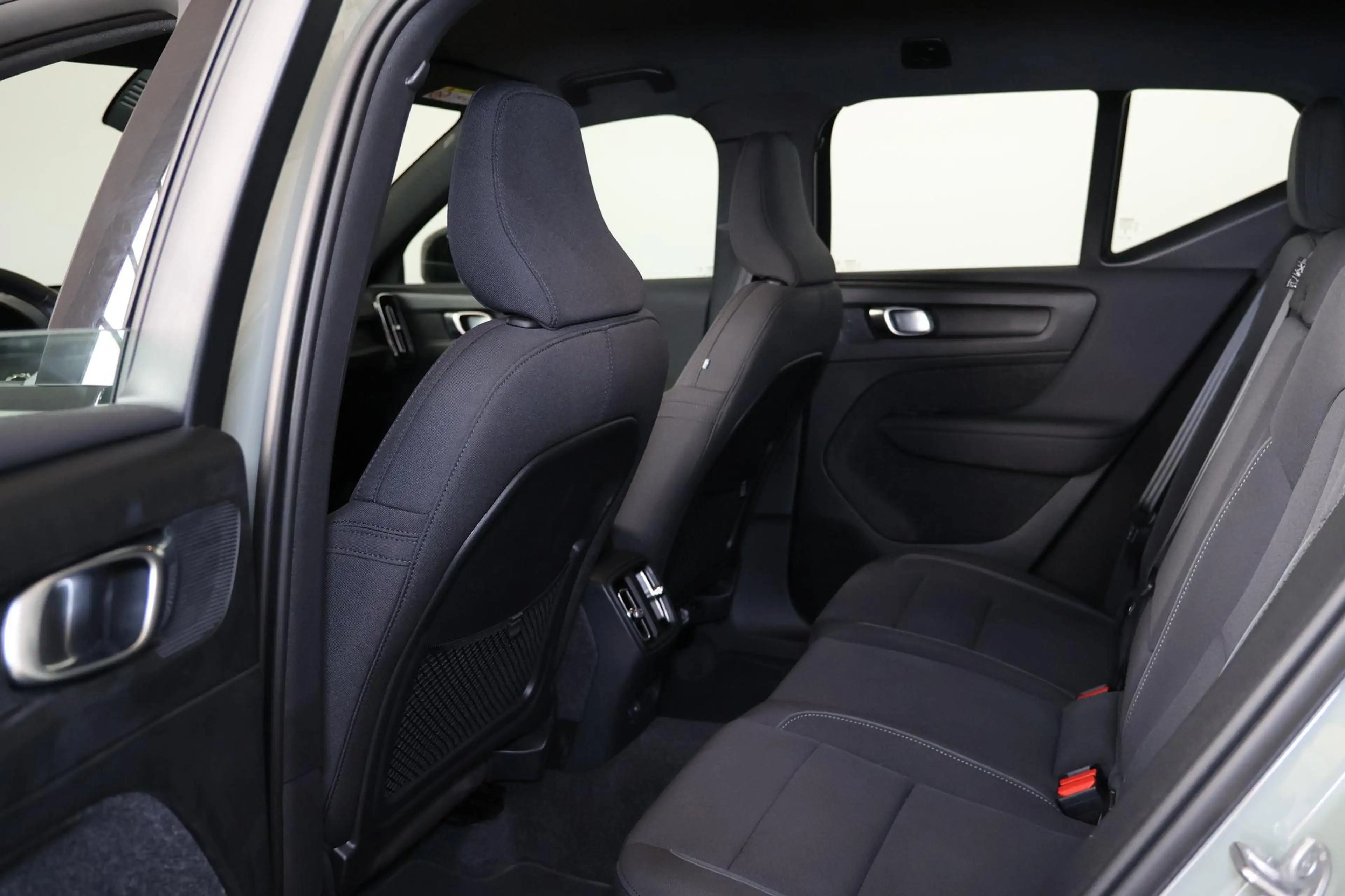 Volvo EX40 Extended Range Plus 82 kWh - IntelliSafe Assist & — photo 15