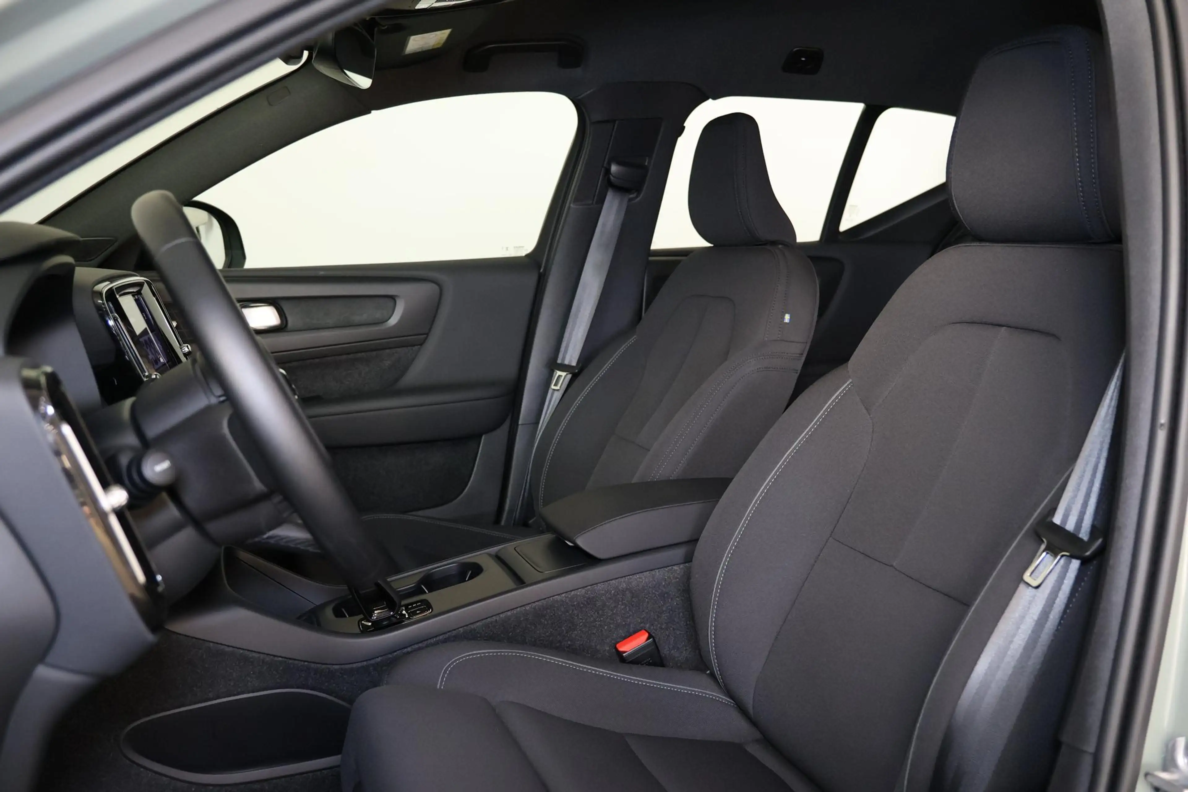 Volvo EX40 Extended Range Plus 82 kWh - IntelliSafe Assist & — photo 14