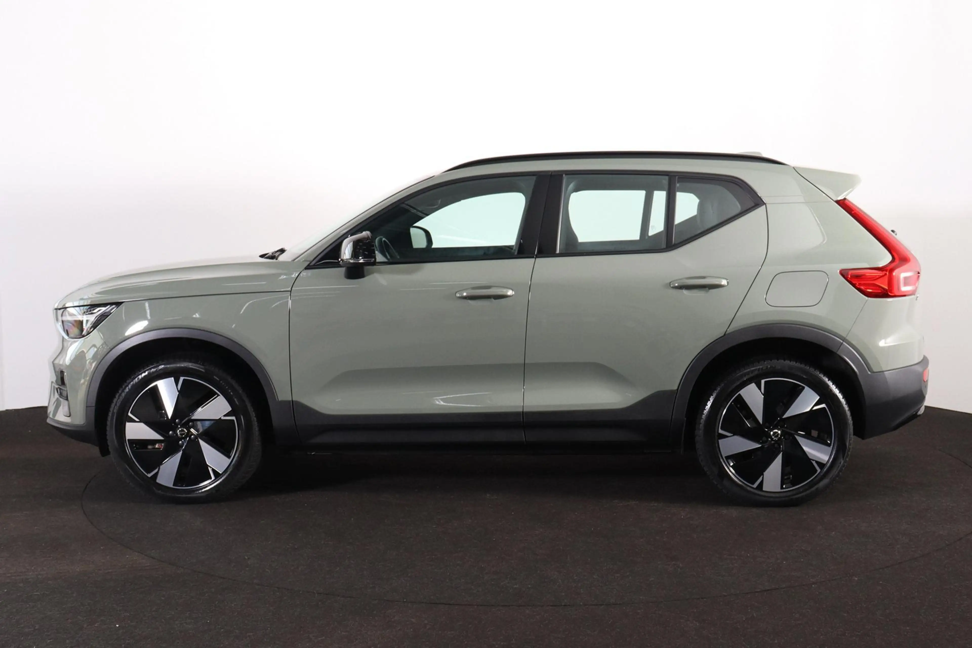 Volvo EX40 Extended Range Plus 82 kWh - IntelliSafe Assist & — photo 3