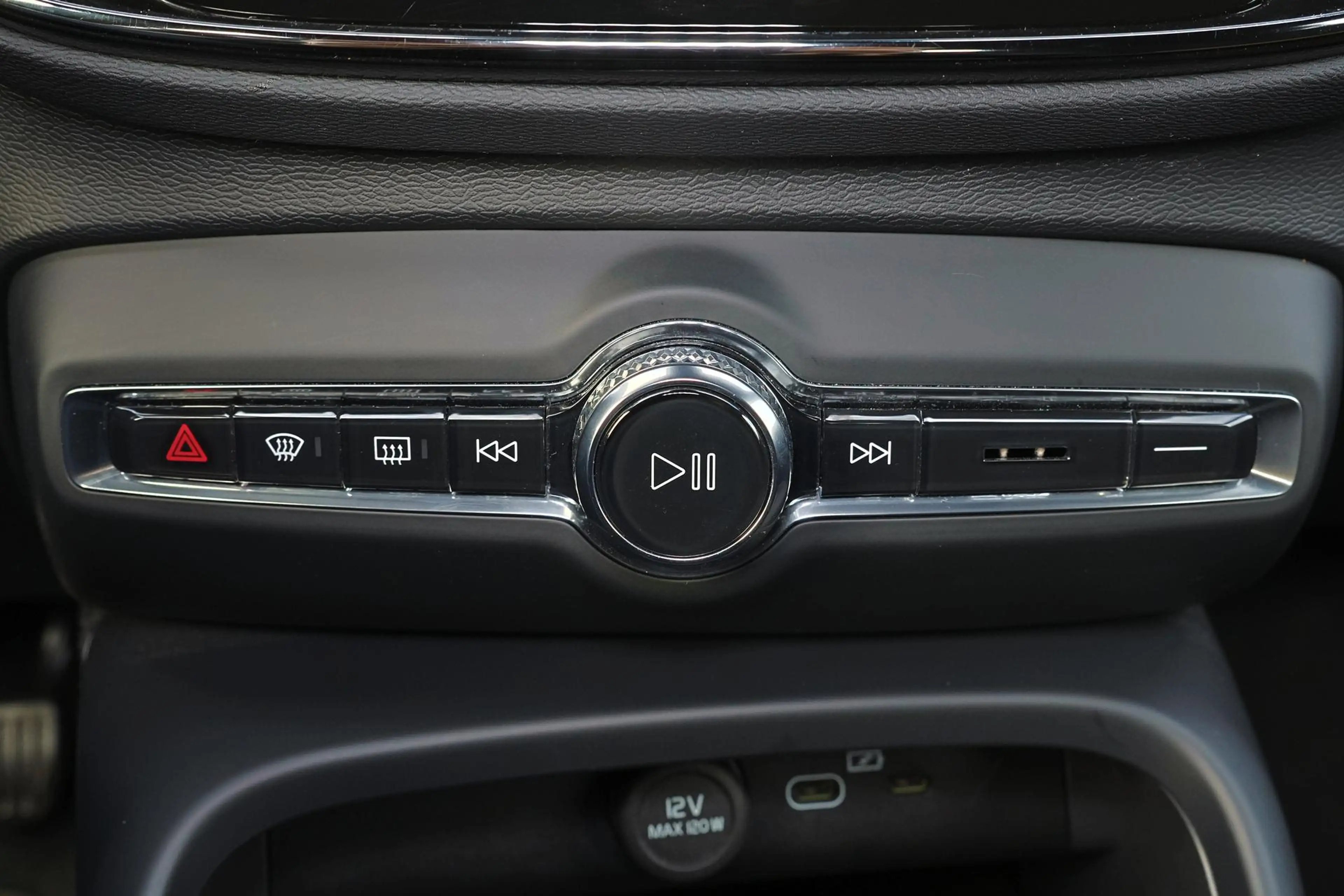 Volvo EX40 Extended Range Plus 82 kWh - IntelliSafe Assist & — photo 10