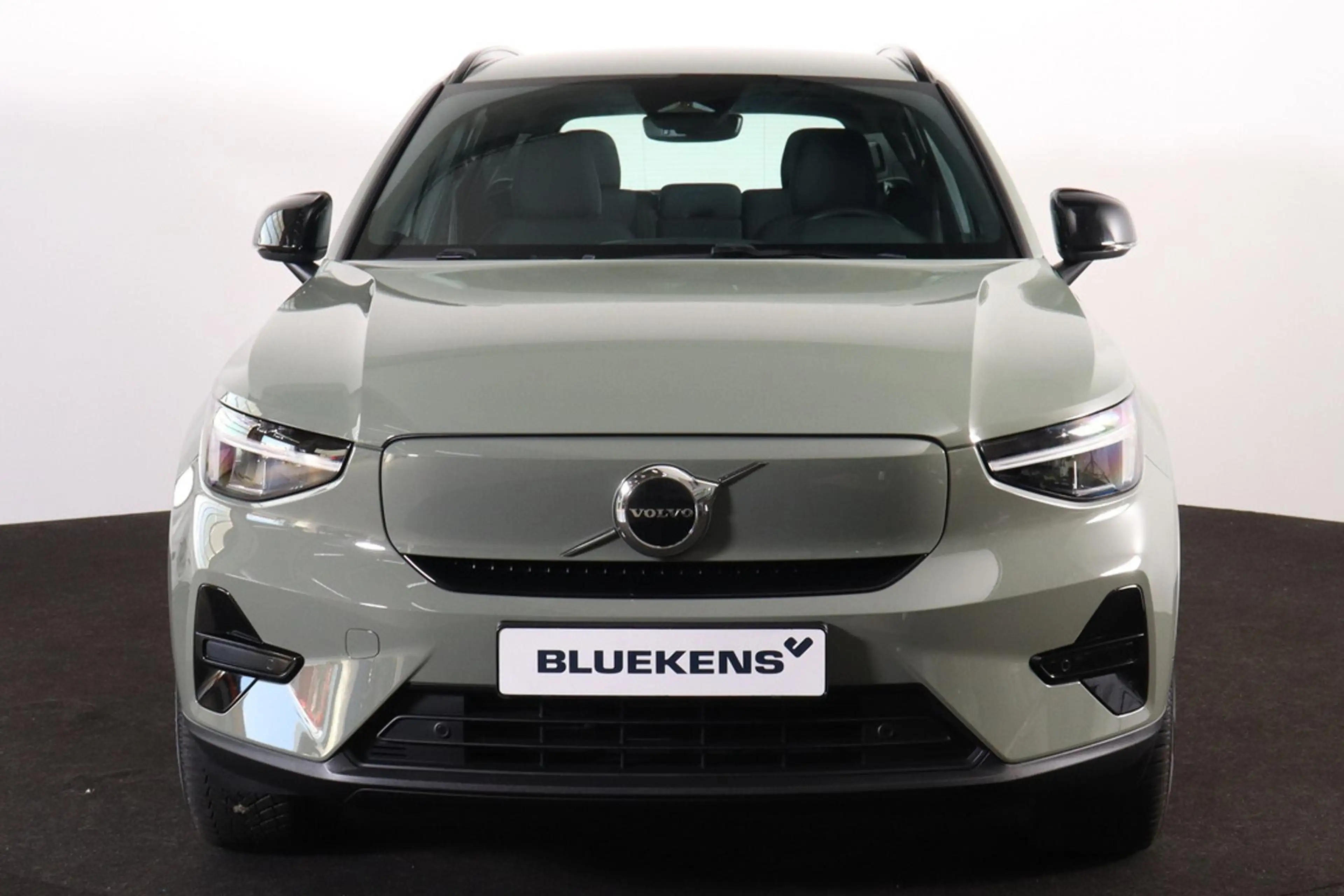 Volvo EX40 Extended Range Plus 82 kWh - IntelliSafe Assist & — photo 2