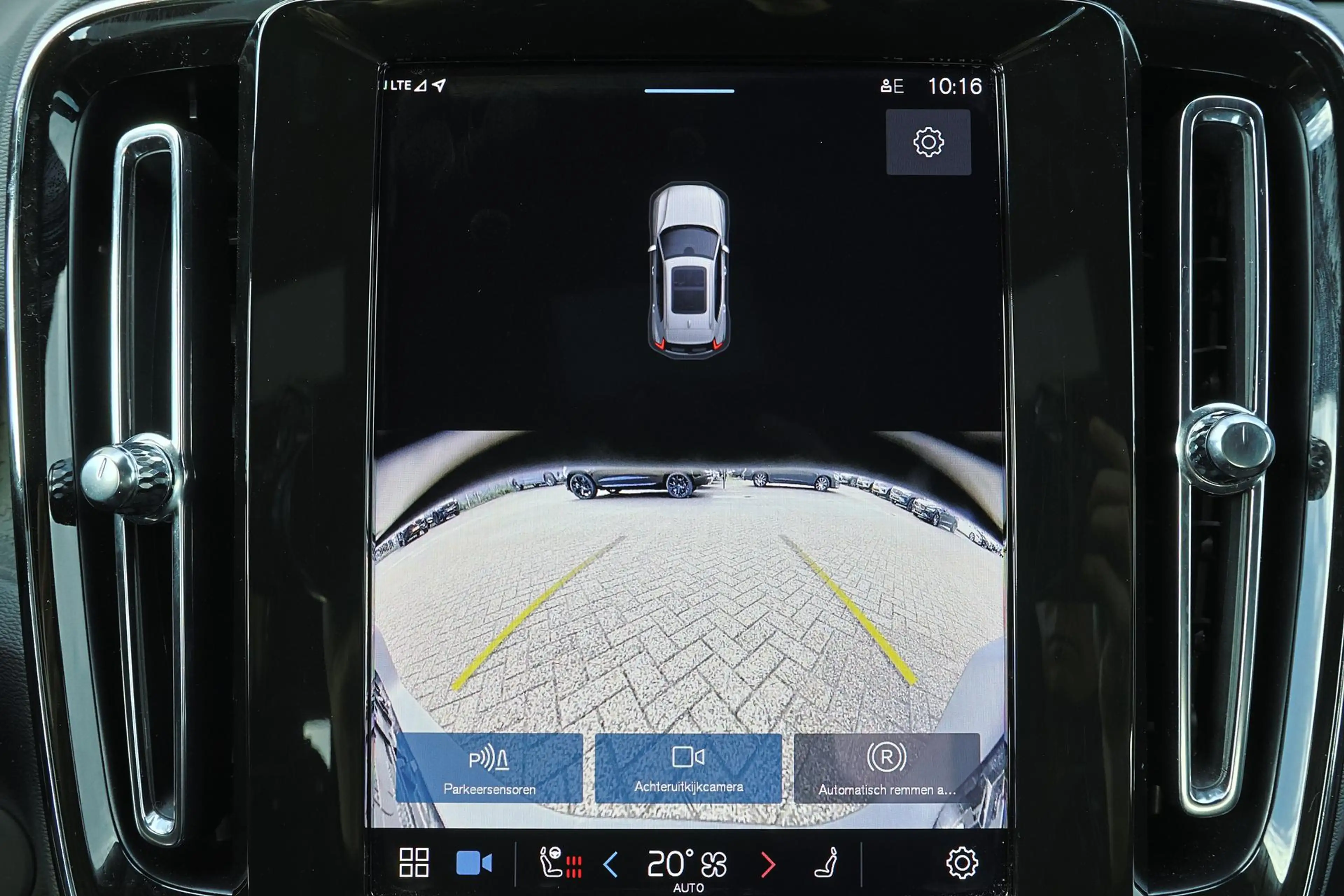 Volvo EX40 Extended Range Plus 82 kWh - IntelliSafe Assist & — photo 9
