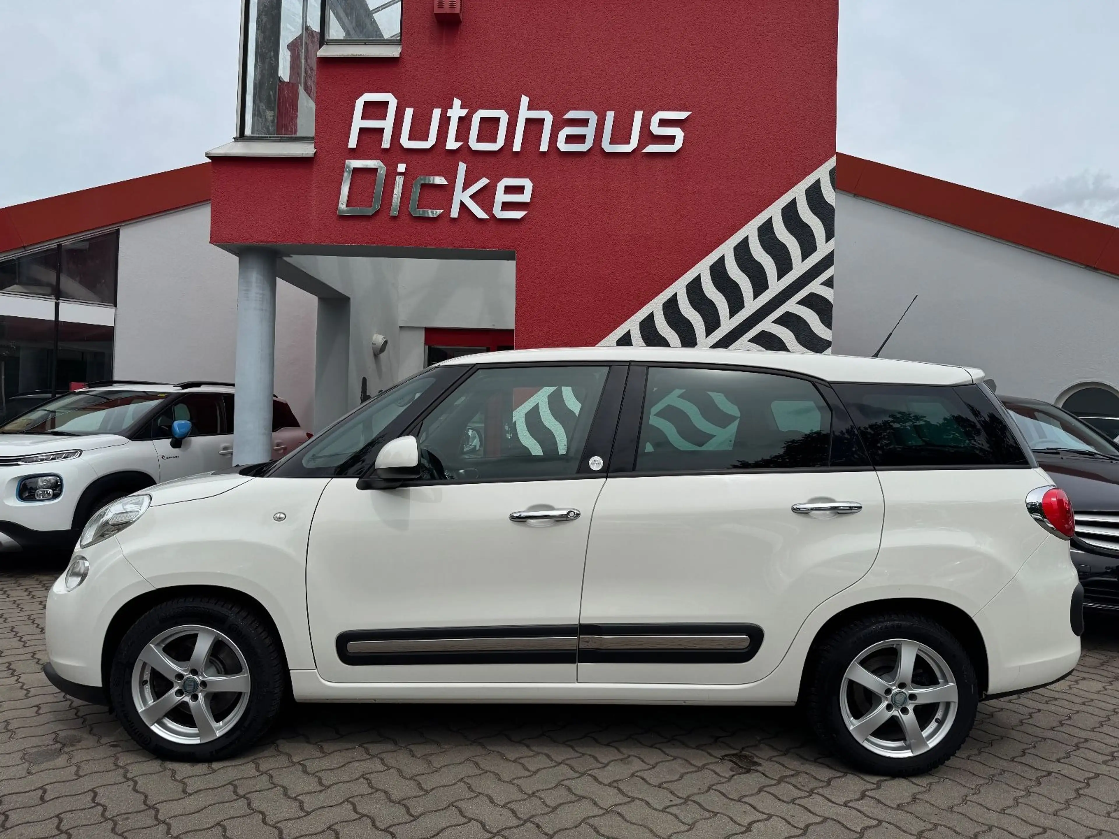 Fiat 500L Living extra lang Klimaauto Tempo Leder AHK — photo 9