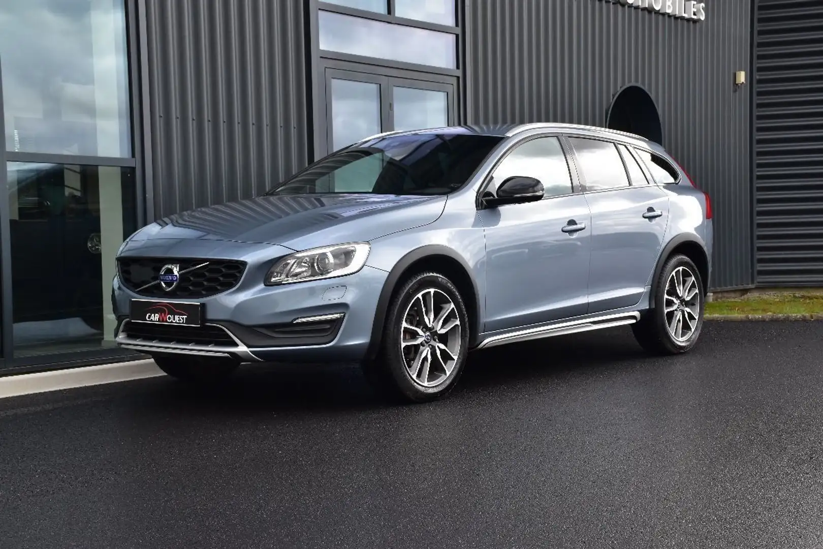 Volvo V60 CROSS COUNTRY D3 150 PRO GEARTRONIC 8 Gris - 1