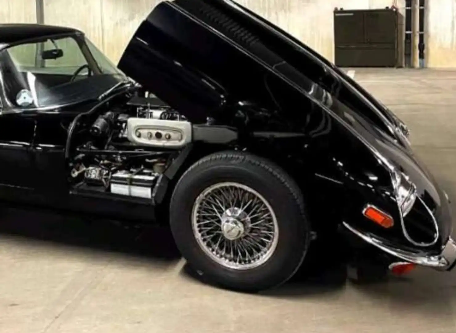 Jaguar E-Type V12 Schwarz - 1