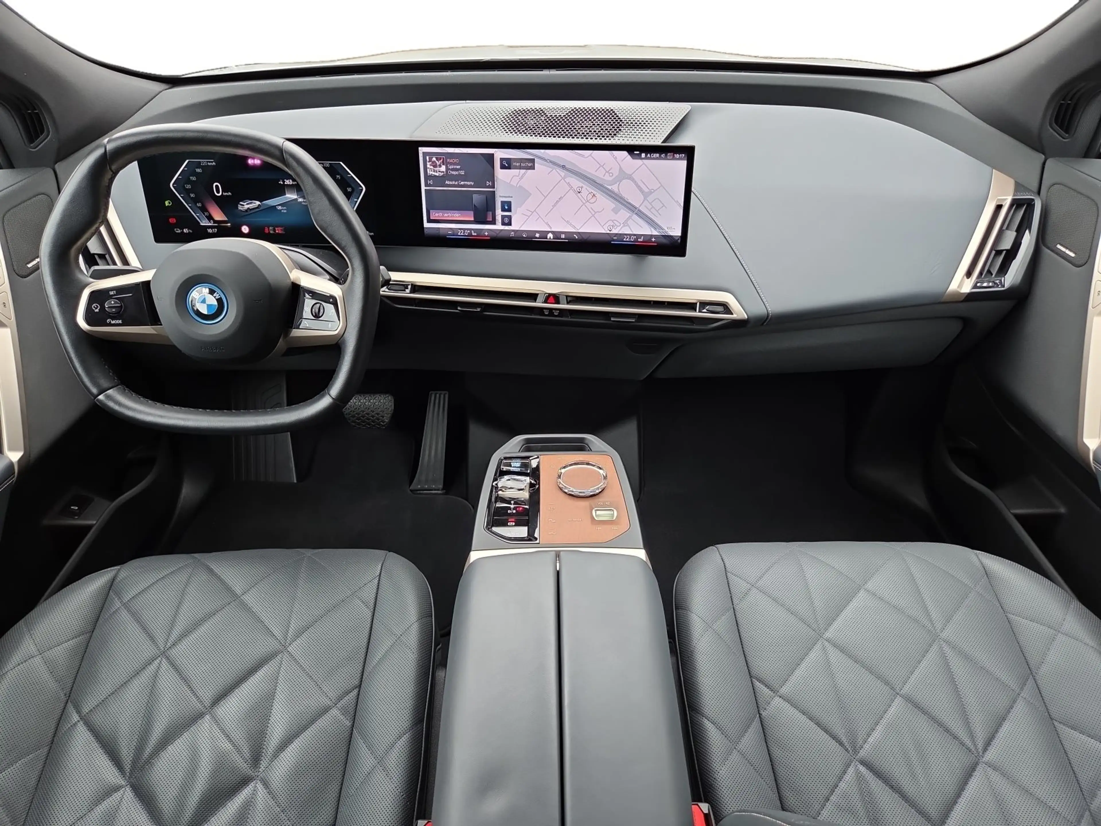 BMW iX xDrive40 AHK Laser 360° STANDHZ HEAD-UP PANO — photo 11