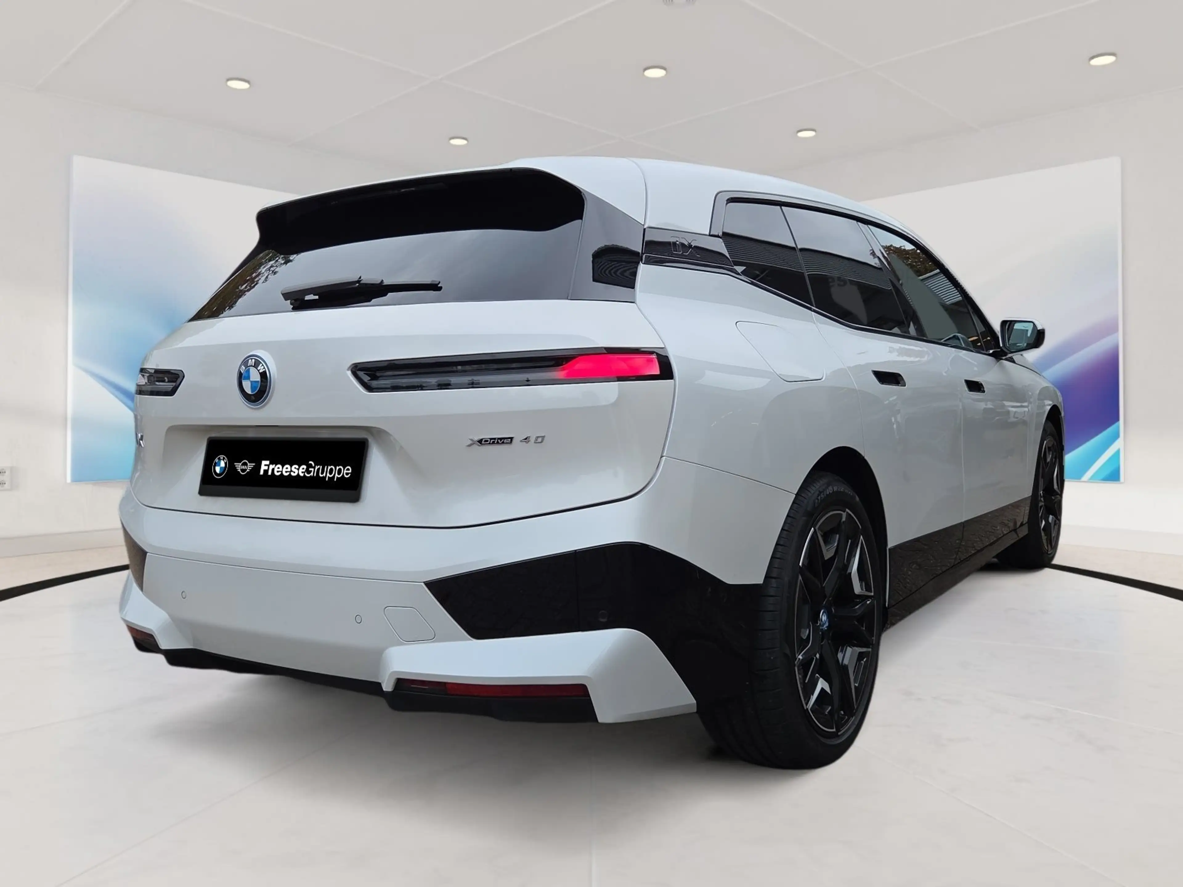BMW iX xDrive40 AHK Laser 360° STANDHZ HEAD-UP PANO — photo 6