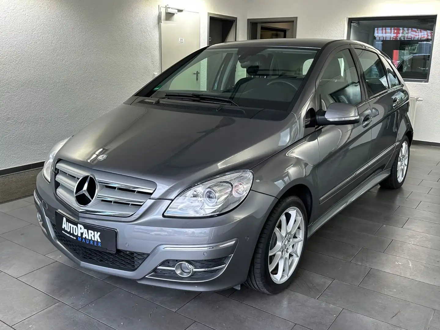 Mercedes-Benz B 200 Sport*Teilleder*SHZ*AHK* Grau - 2