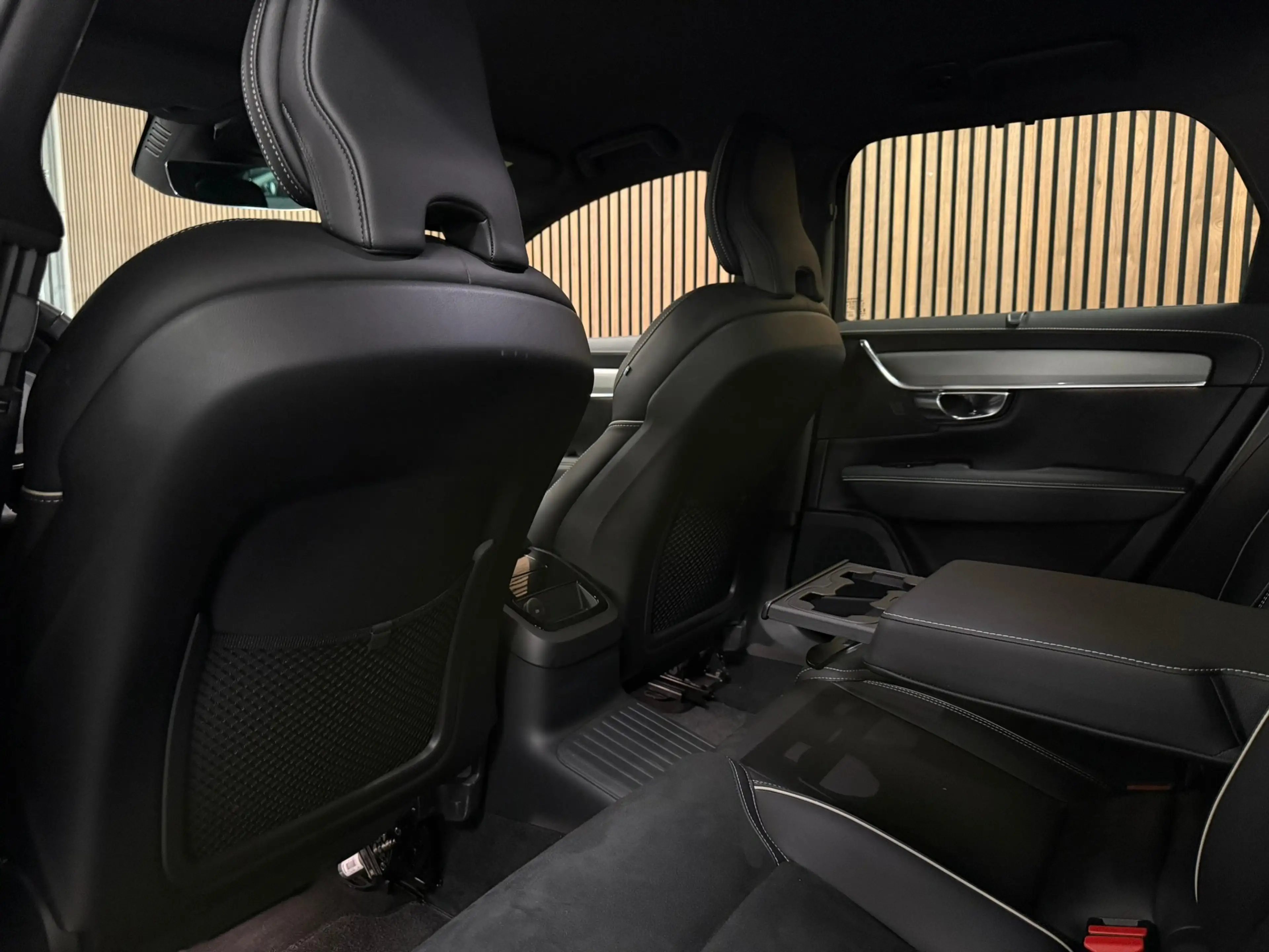 Volvo V90 T6 AWD Recharge Plus Dark Long Range | Luchtvering — photo 13