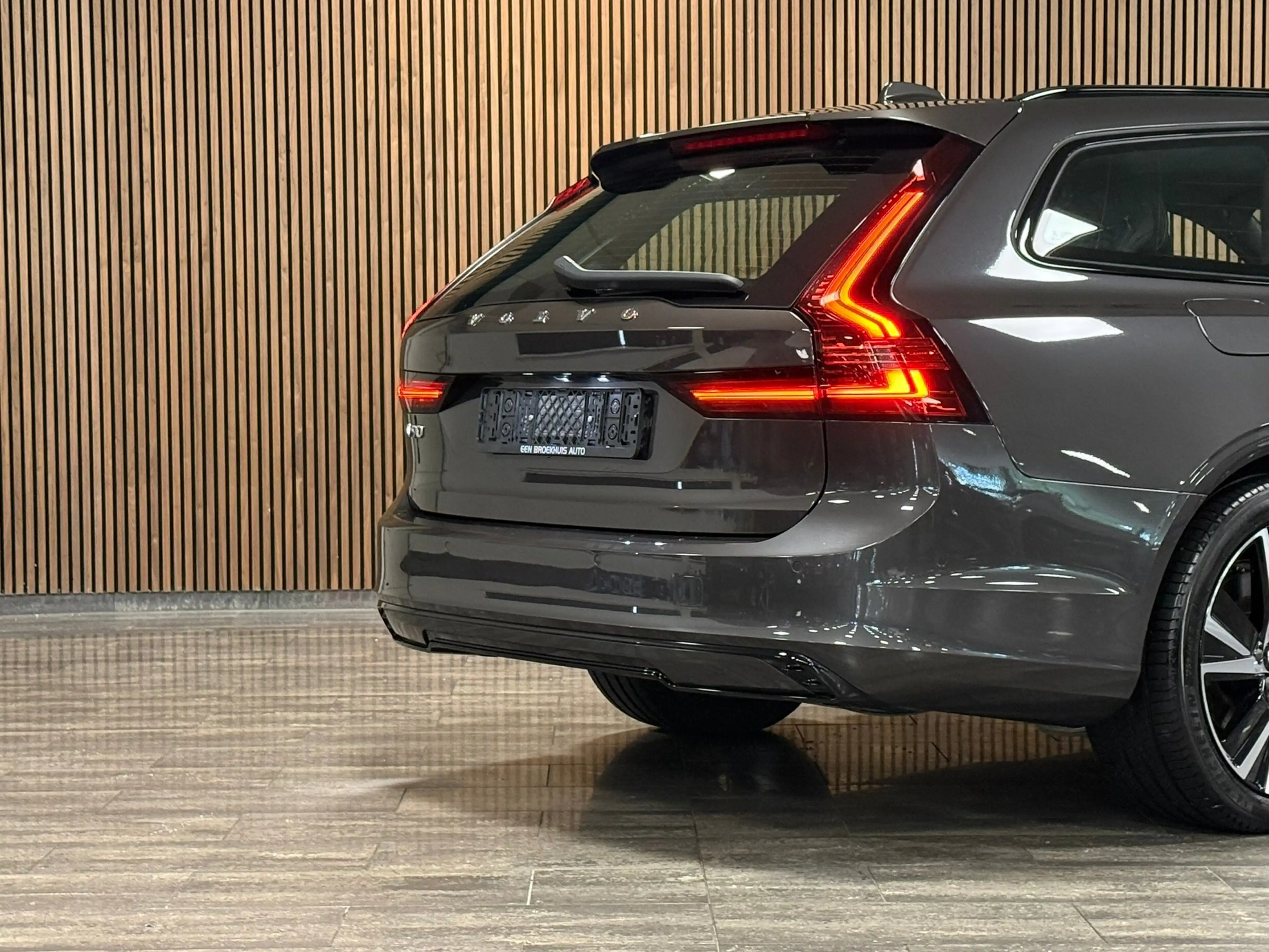 Volvo V90 T6 AWD Recharge Plus Dark Long Range | Luchtvering — photo 7