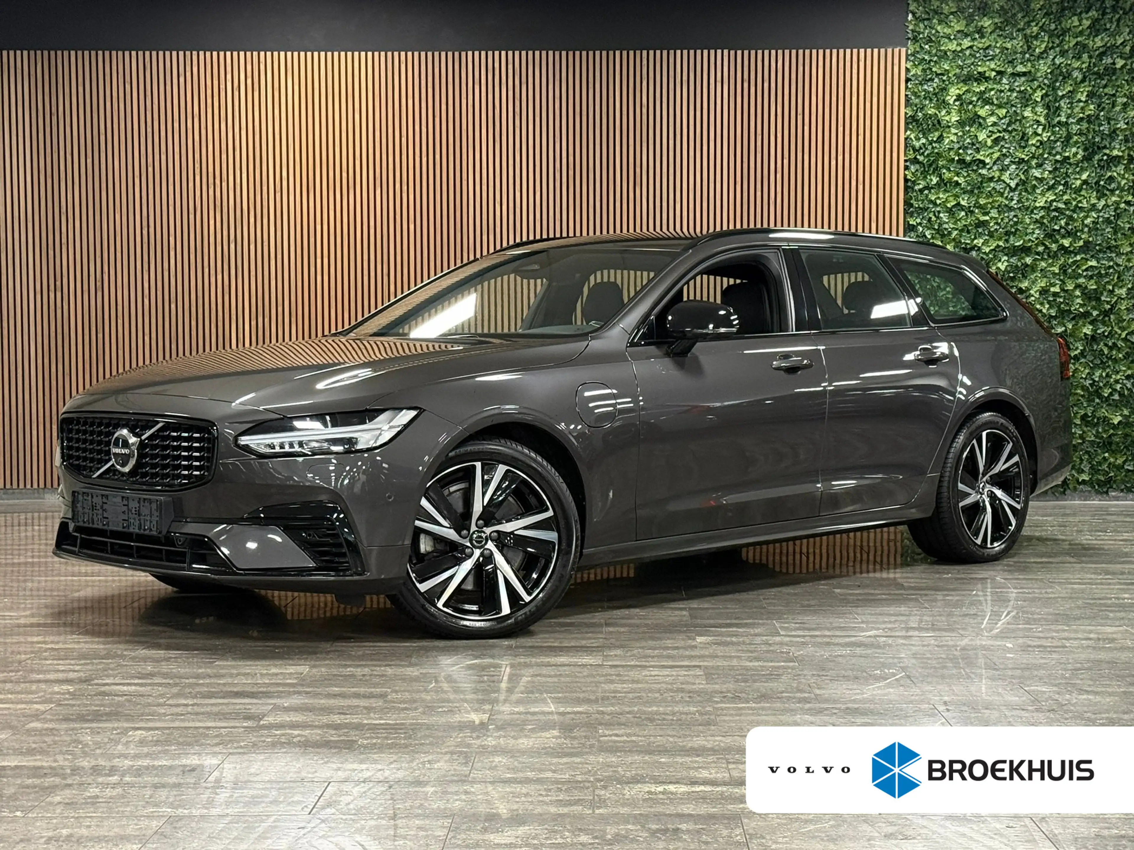 Volvo V90 T6 AWD Recharge Plus Dark Long Range | Luchtvering