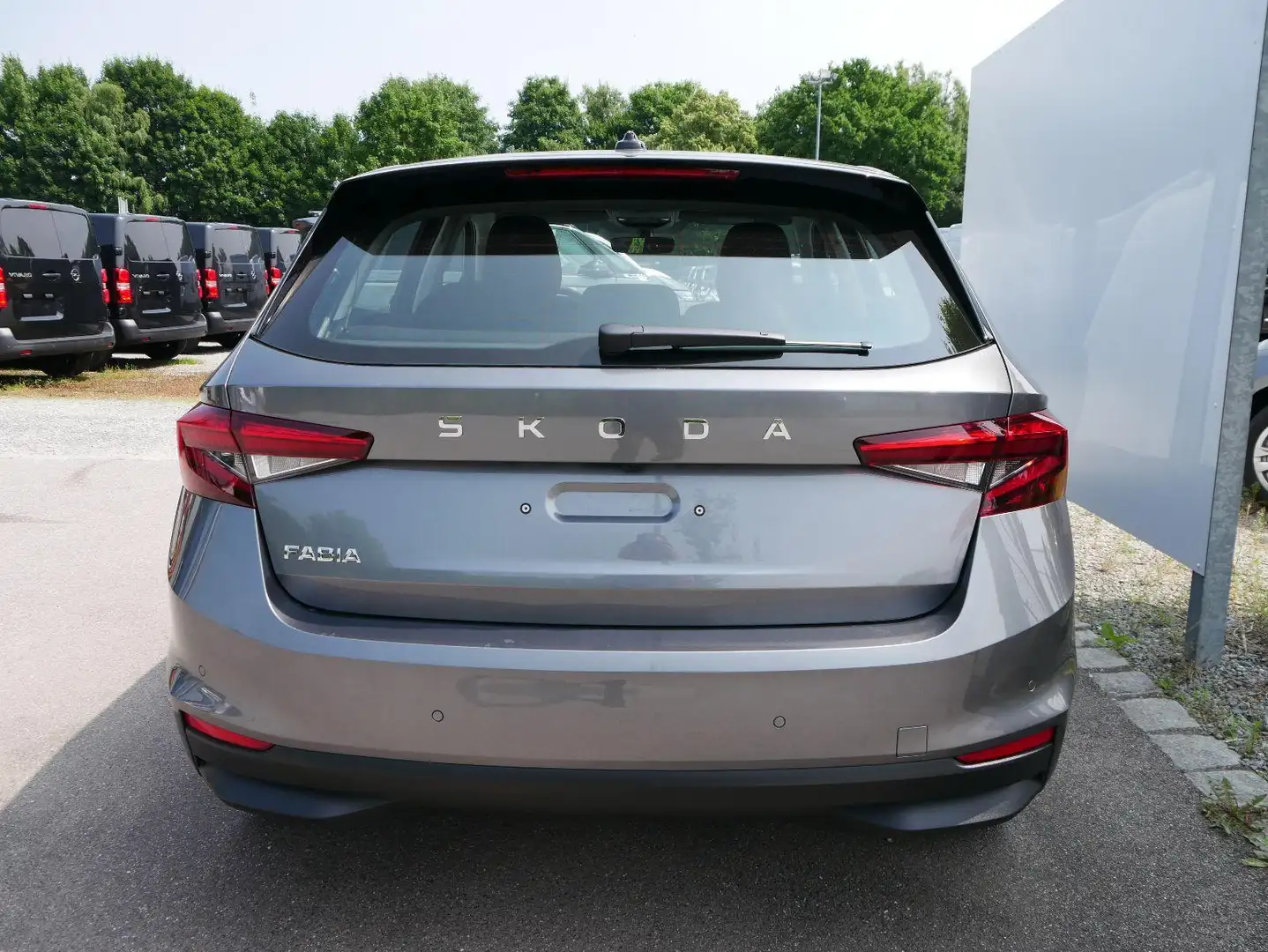 Skoda Fabia 130 Jahre 1,0 MPI*LED*PDC HI.*RFK*APP-CONNECT*S... Grau - 2