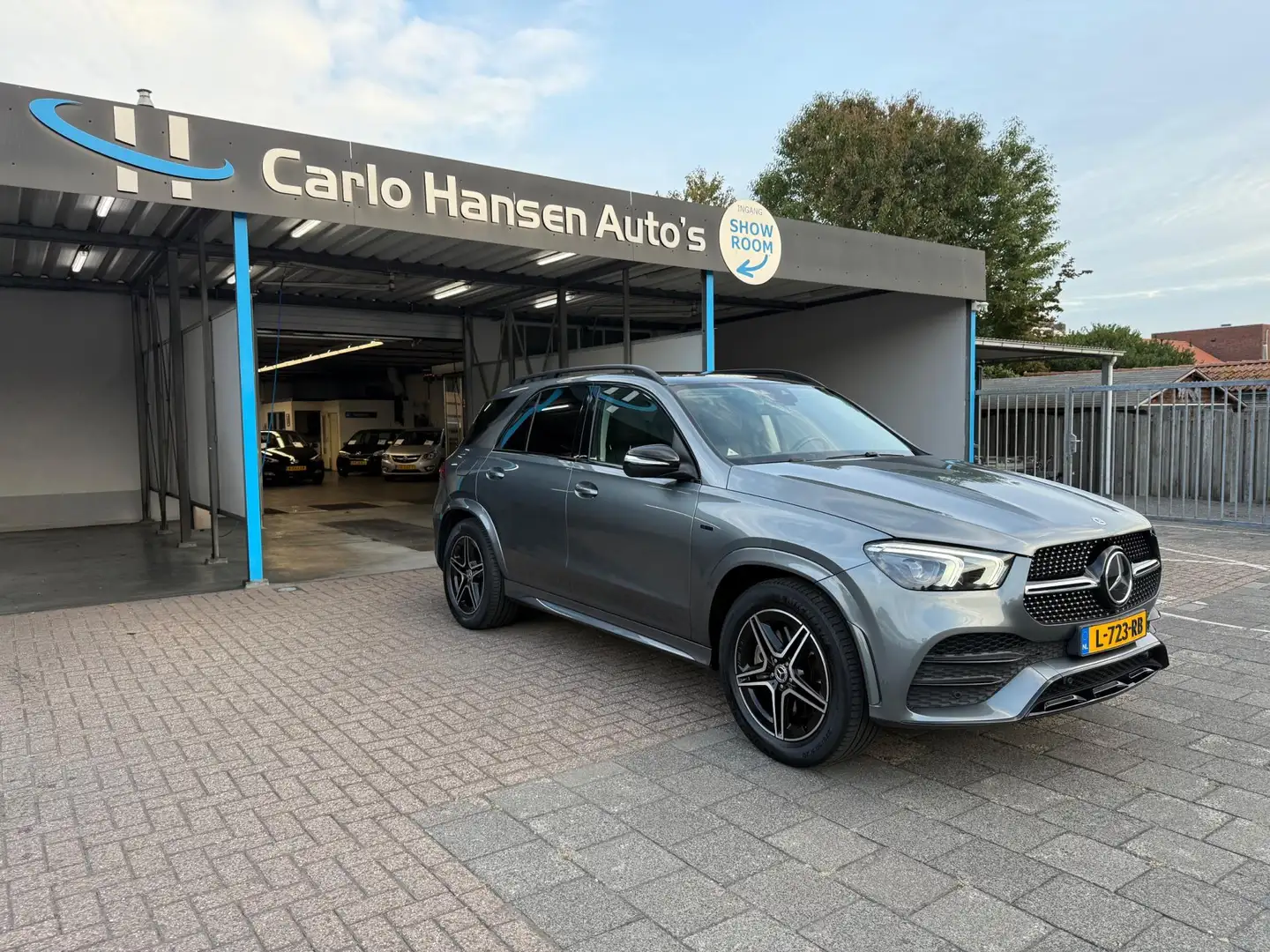 Mercedes-Benz GLE 350 e 4MATIC Premium Plus AMG Line Grijs - 2