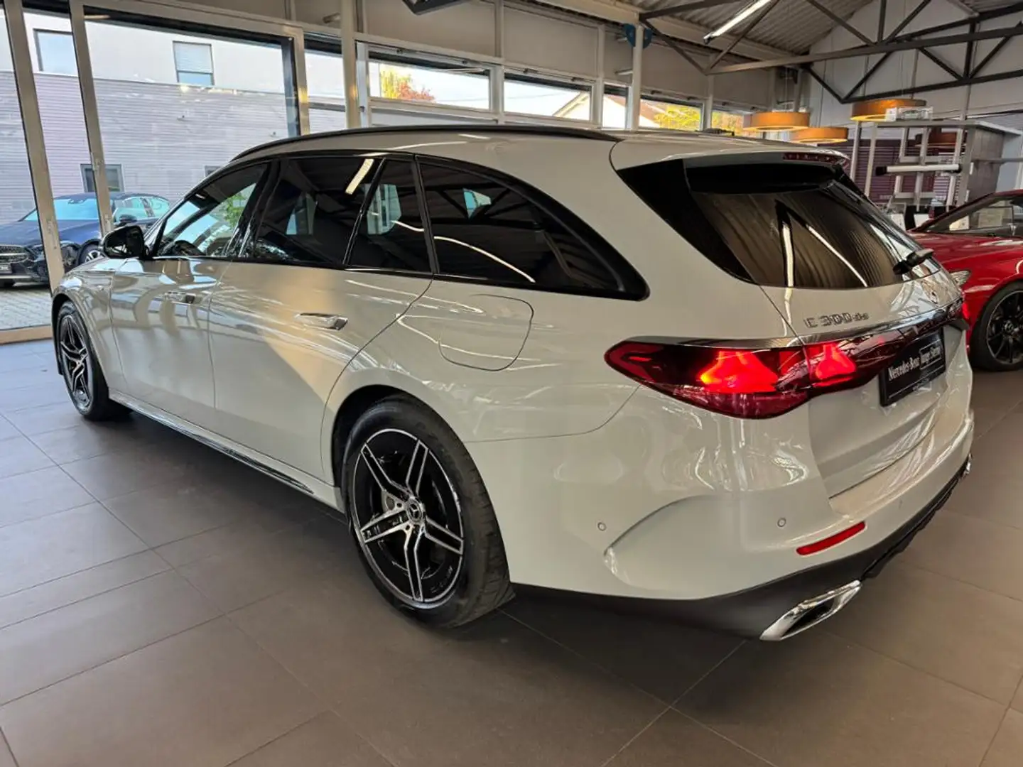 Mercedes-Benz E 300 T de 4M AMG Night Prem AHK Superscreen 360 Grau - 2