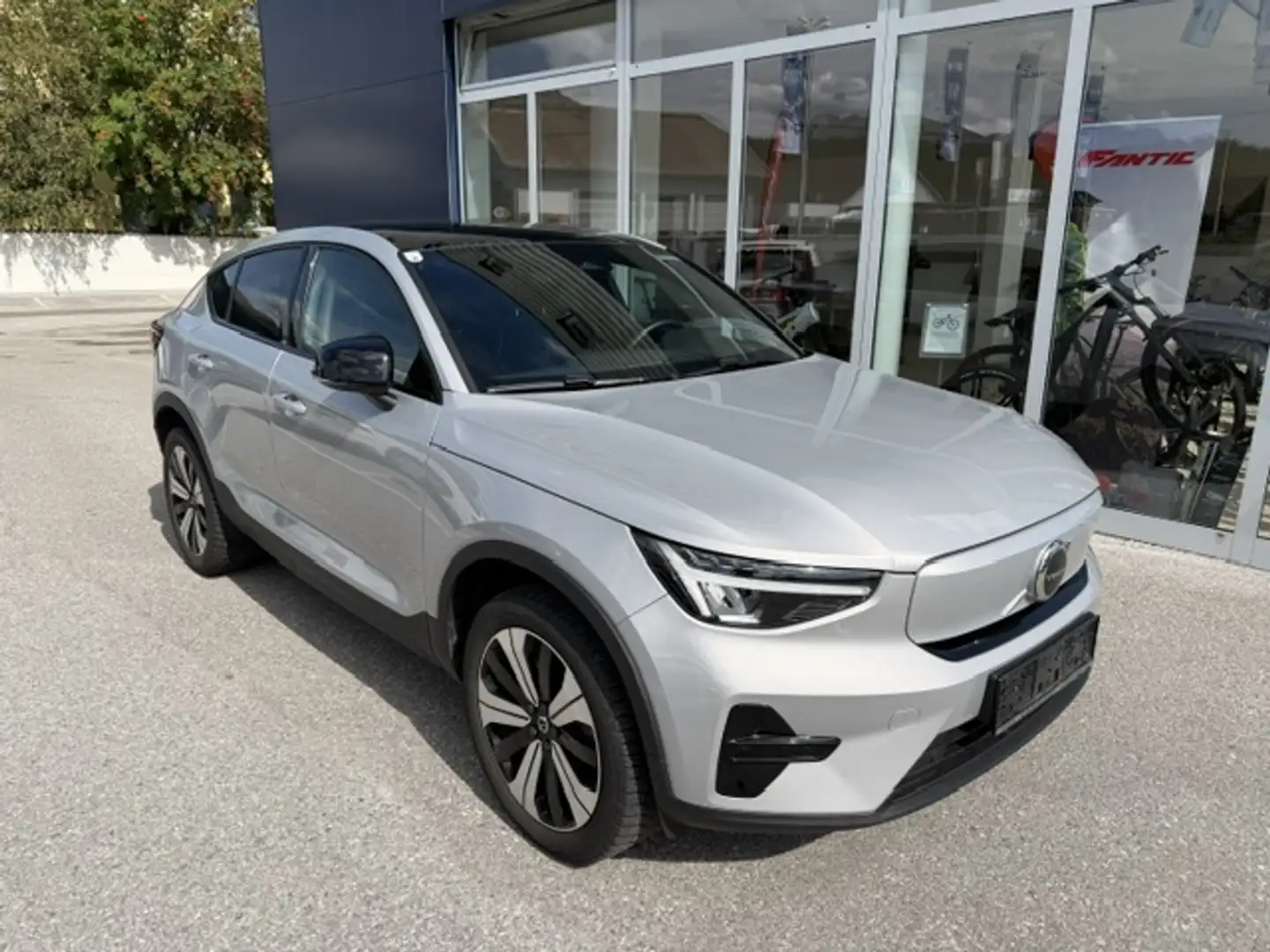Volvo C40 Plus Recharge Pure Electric 2WD *97.000km* EZ:10/2022* Grau - 1
