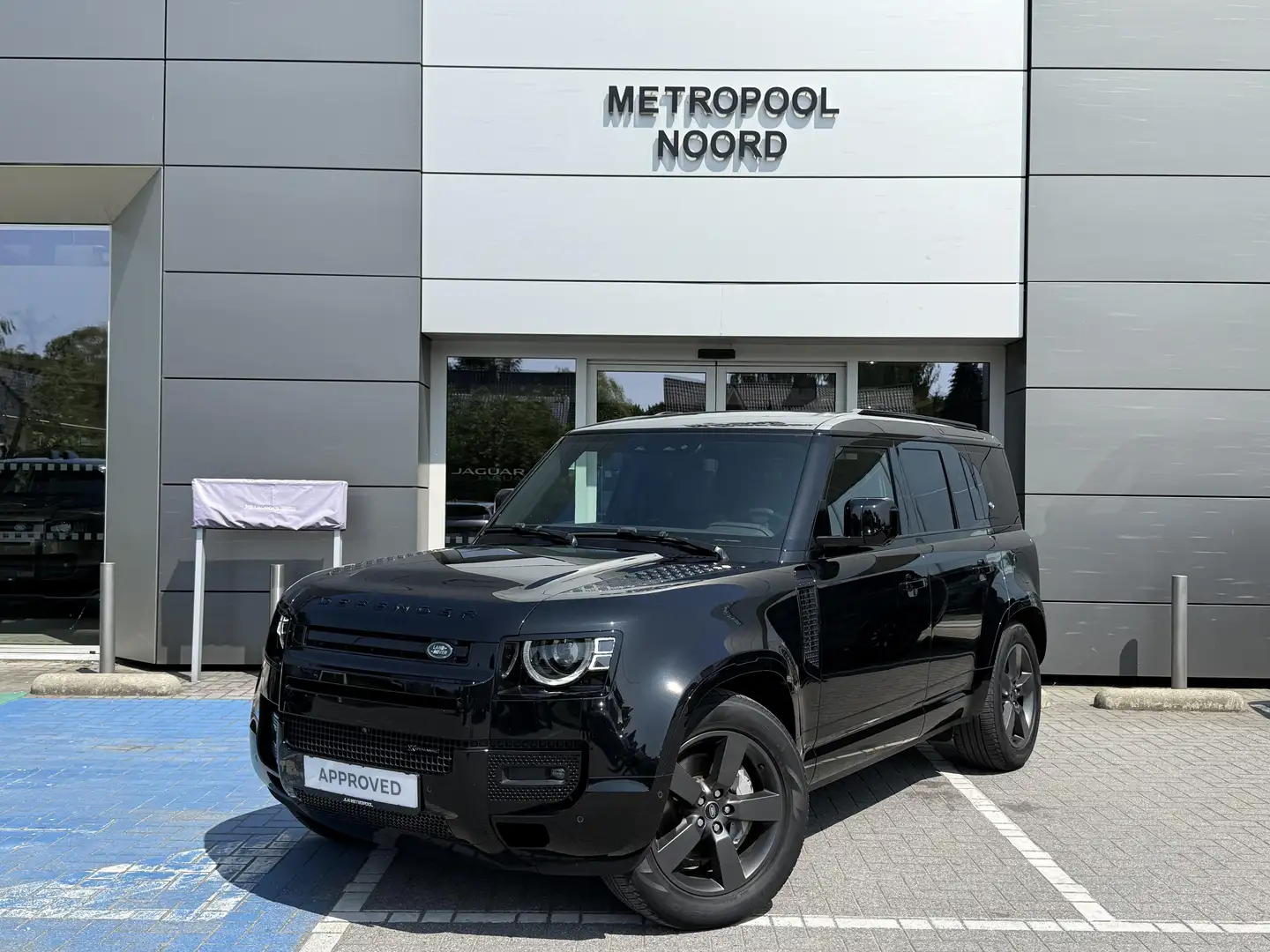 Land Rover Defender P400e X-Dynamic HSE // Lichte Black - 1