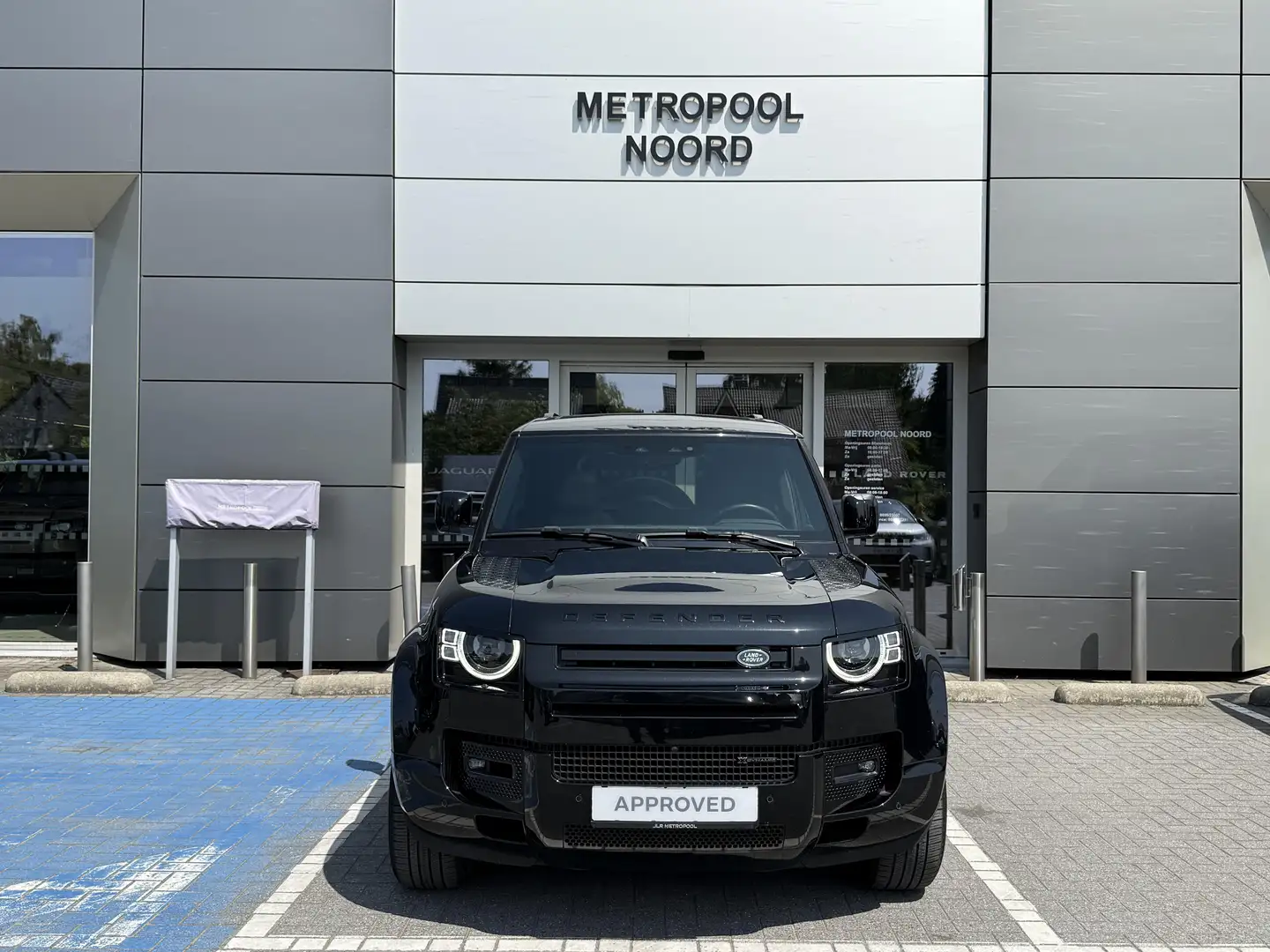 Land Rover Defender P400e X-Dynamic HSE // Lichte Black - 2