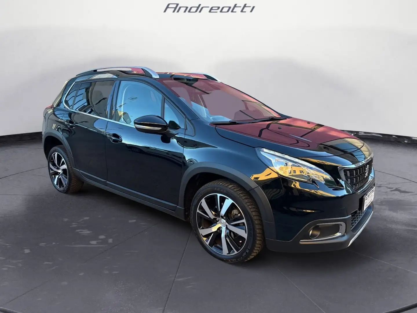 Peugeot 2008 BlueHDi 120 EAT6 S&S Allure Schwarz - 2