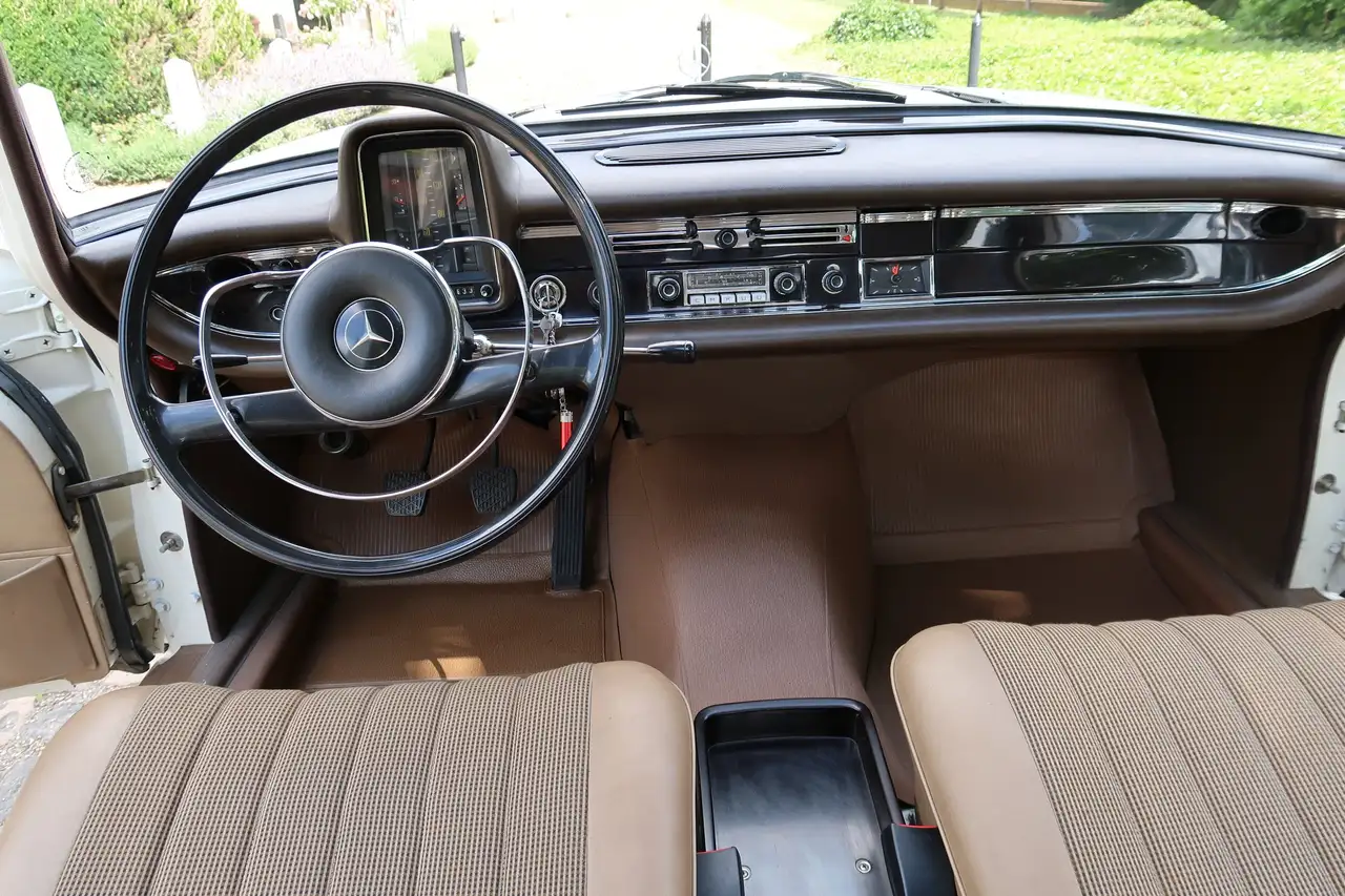 Mercedes-Benz 200 D / 110 Einmalig fast neu, foto 5